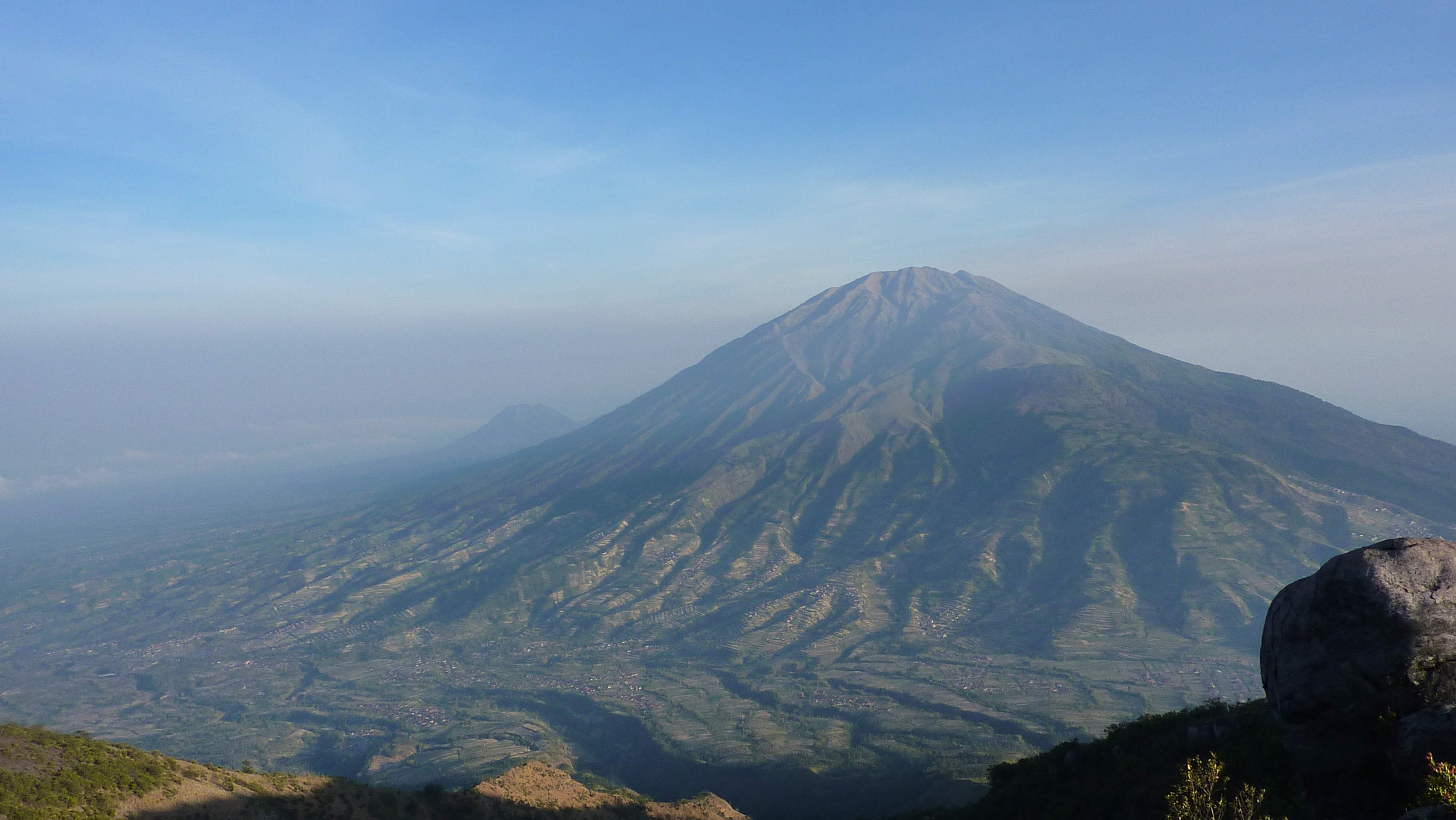 Panasonic Lumix DMC-ZS1 (Lumix DMC-TZ6) sample photo. Mount merbabu from mount merapi photography