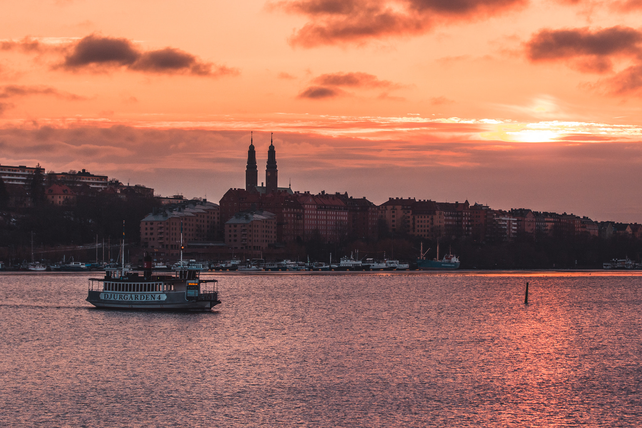 Canon EOS 7D Mark II + Tamron SP 35mm F1.8 Di VC USD sample photo. Stockholm sundown photography