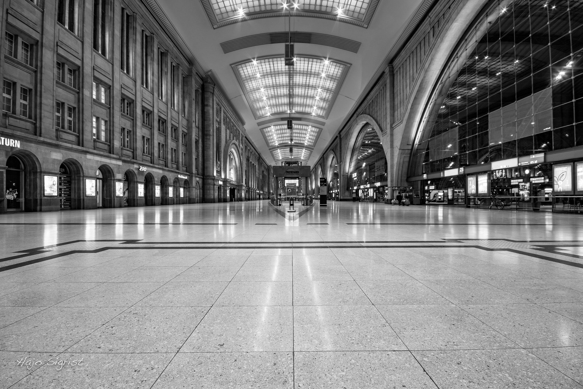 Sigma 10-20mm F4-5.6 EX DC HSM sample photo. After the last train photography