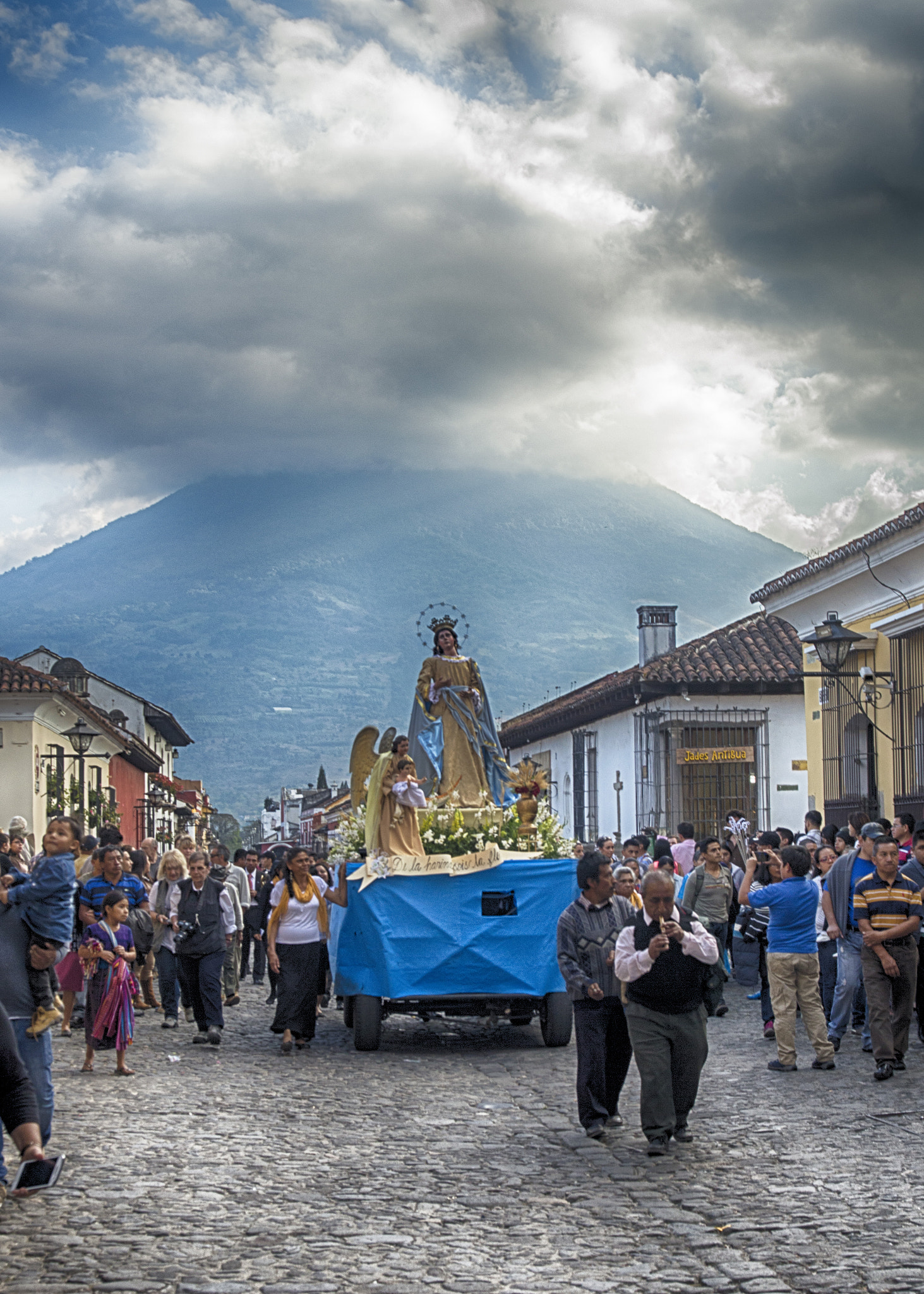 Nikon D3200 sample photo. Parade in front of vulcan de agua photography
