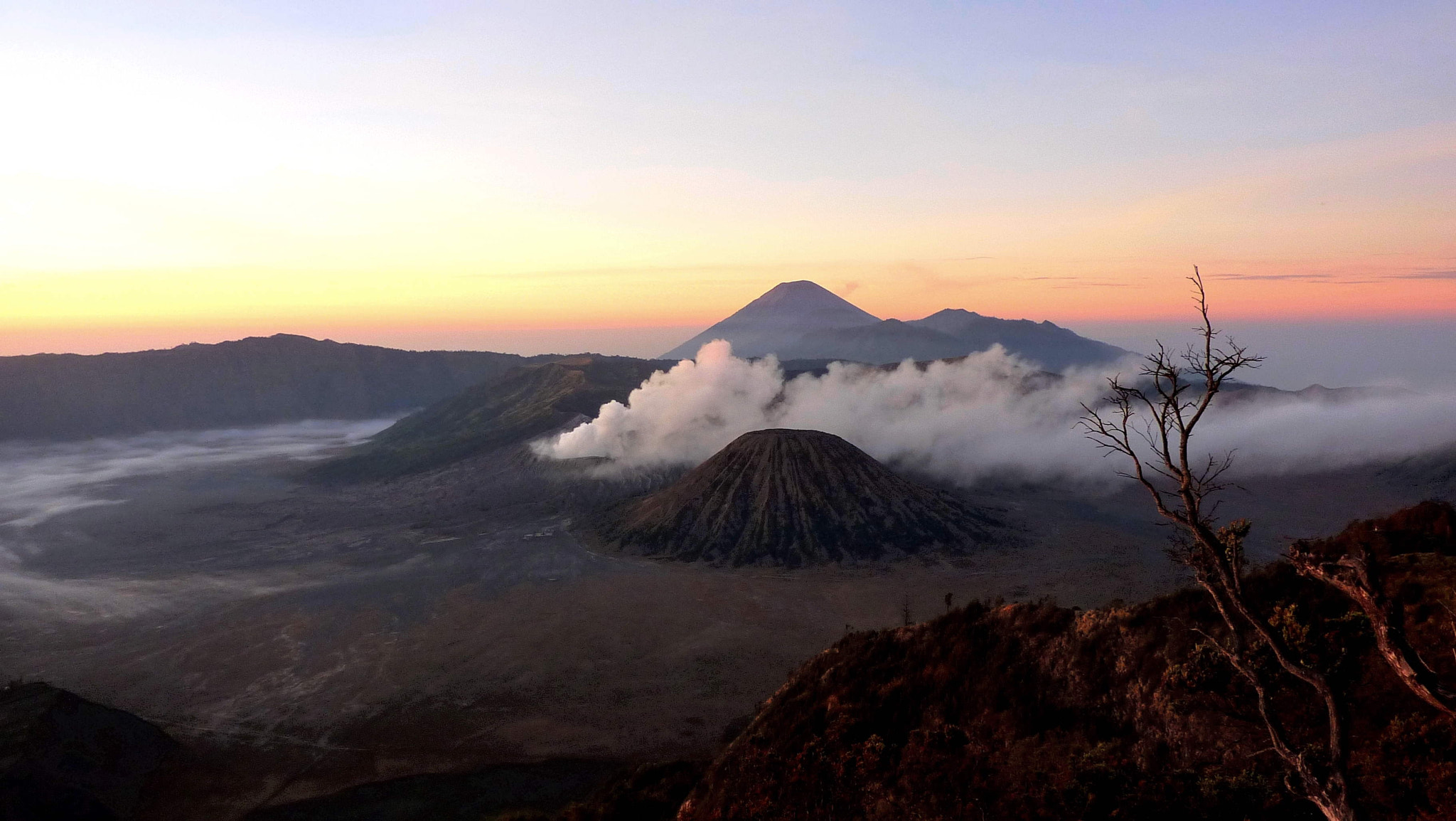 Panasonic Lumix DMC-ZS1 (Lumix DMC-TZ6) sample photo. Sunrise on bromo photography