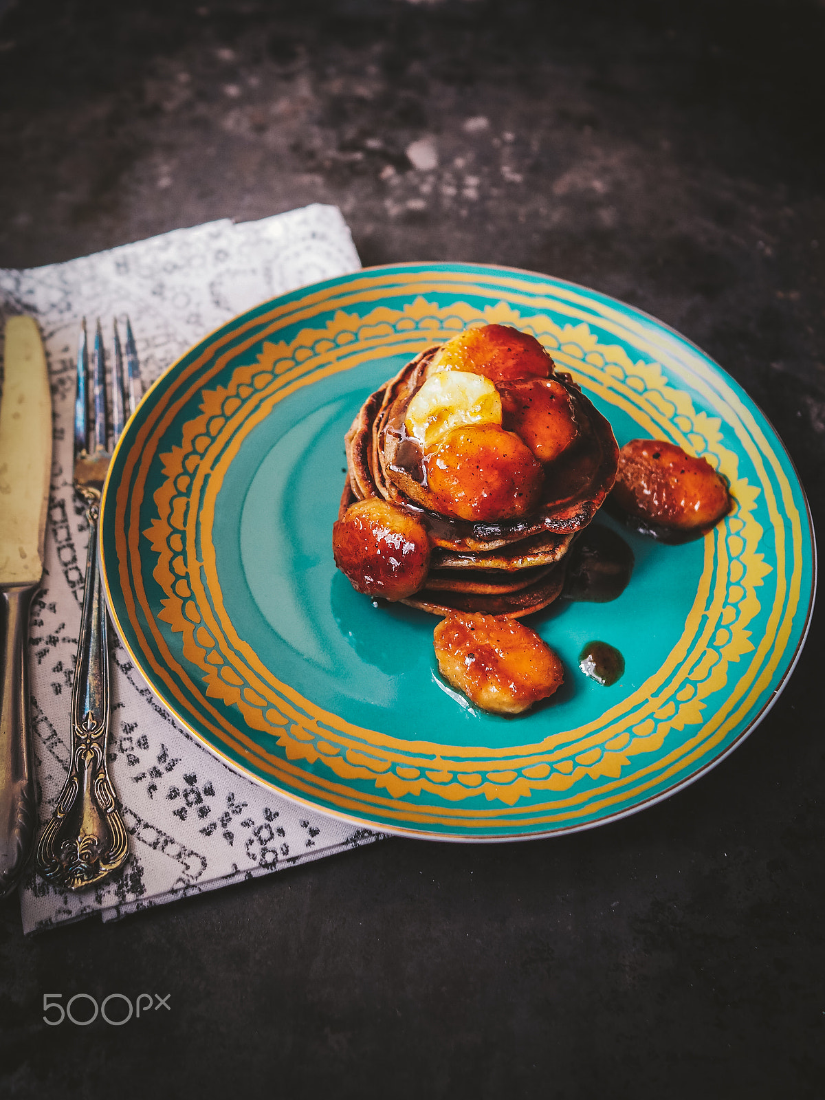 Olympus PEN-F + Olympus M.Zuiko Digital 17mm F1.8 sample photo. Pancakes with caramelized bananas photography