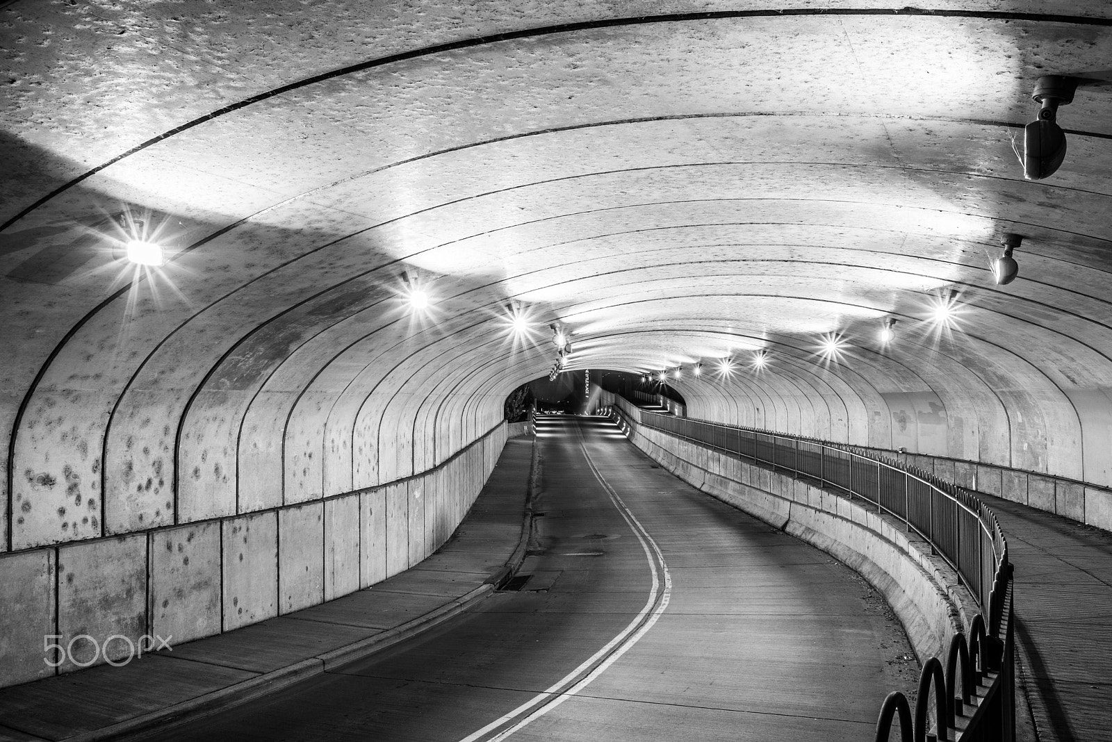 AF Nikkor 28mm f/2.8 sample photo. Tunnel photography