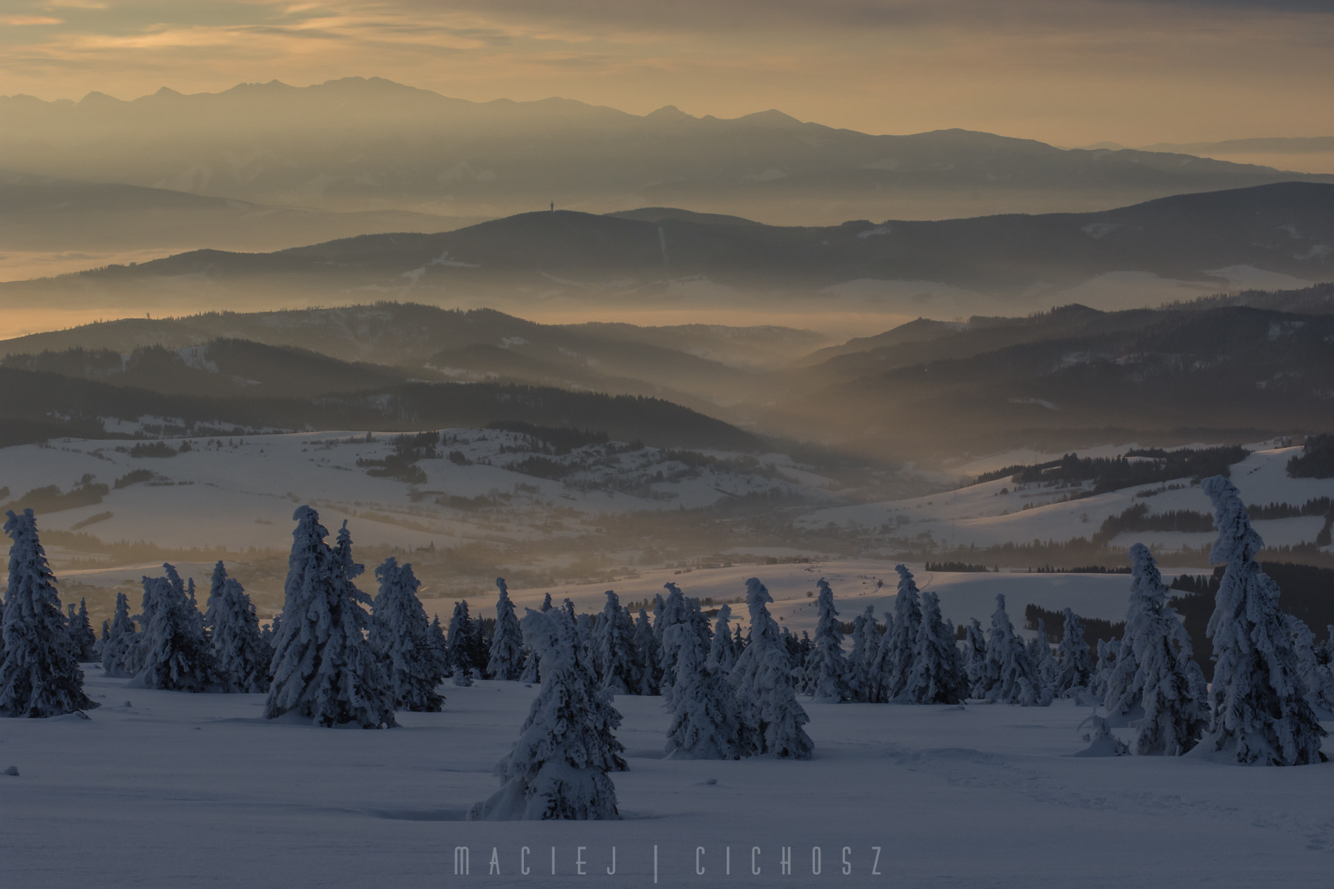 AF Zoom-Nikkor 75-300mm f/4.5-5.6 sample photo. Misty valleys photography