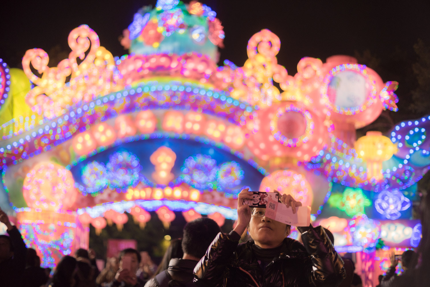 Sony a7 + Sony DT 50mm F1.8 SAM sample photo. The lantern lights board photography