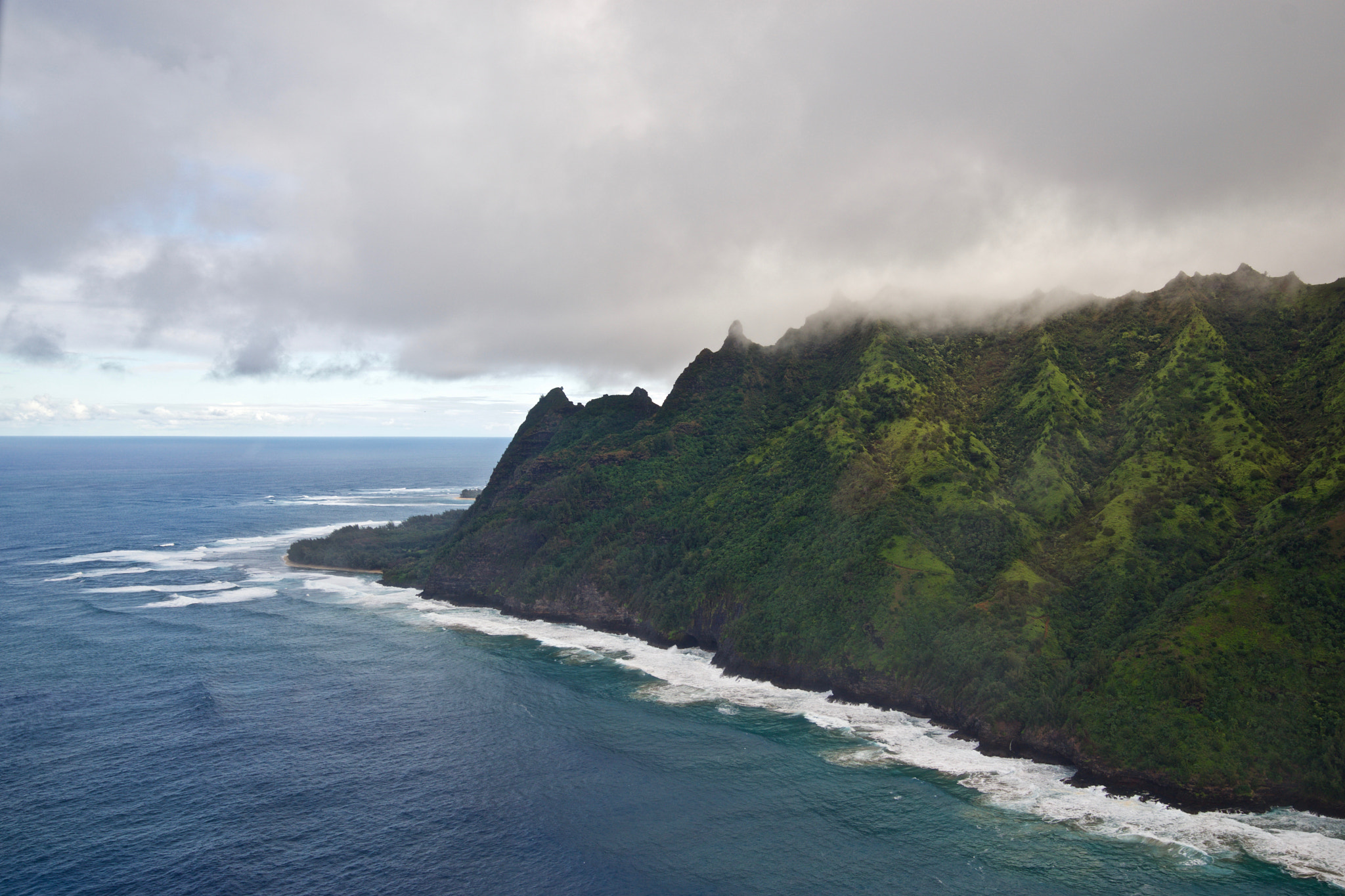 Sony FE 24-70mm F2.8 GM sample photo. Kauai coastline, hi photography