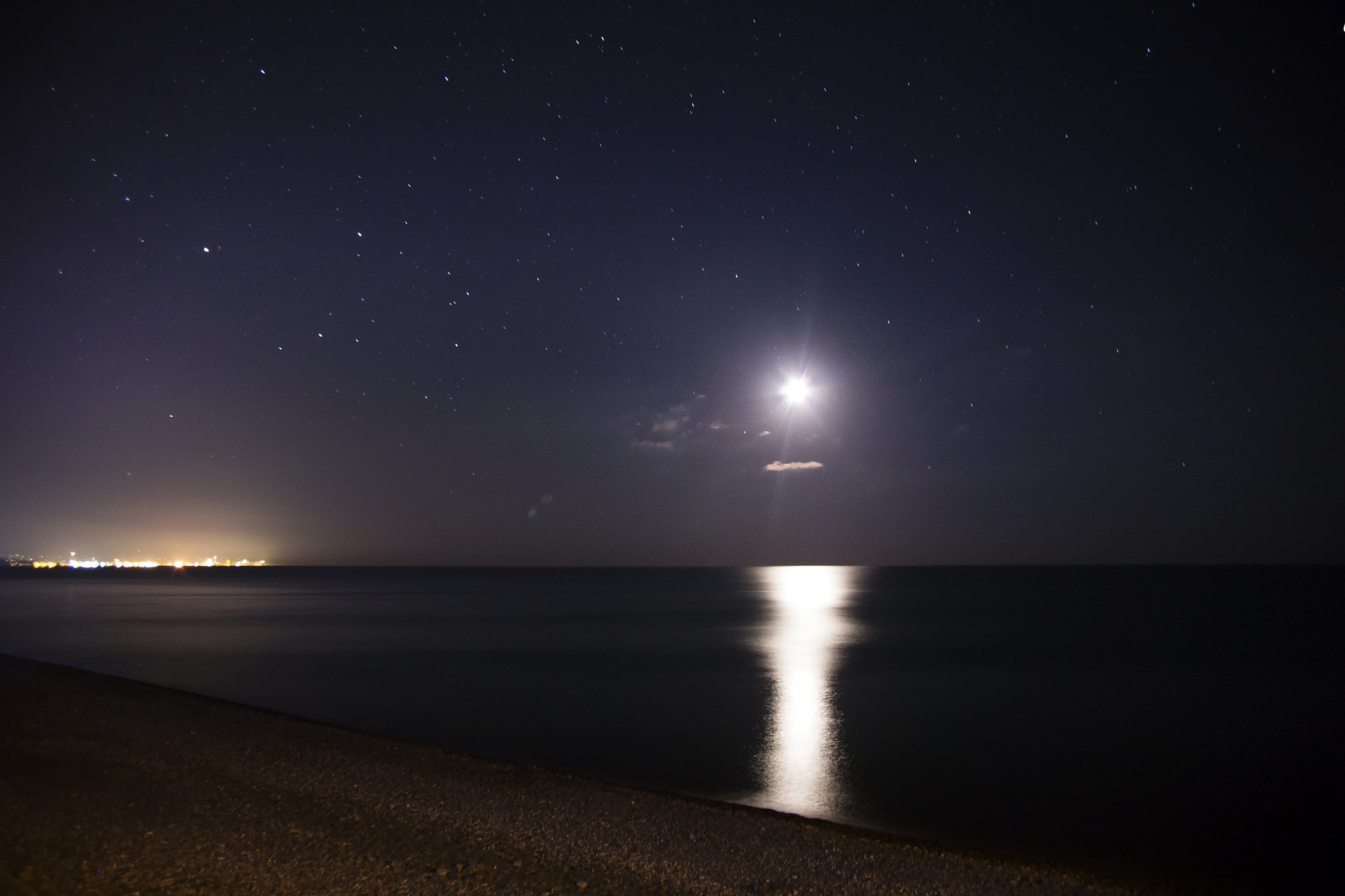 Canon EF 24-85mm F3.5-4.5 USM sample photo. Moon rise photography