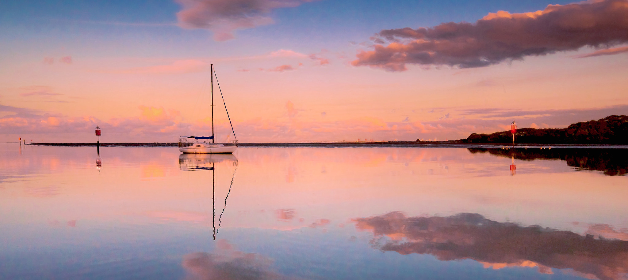 Pentax K-7 + Sigma AF 10-20mm F4-5.6 EX DC sample photo. Lone yacht photography