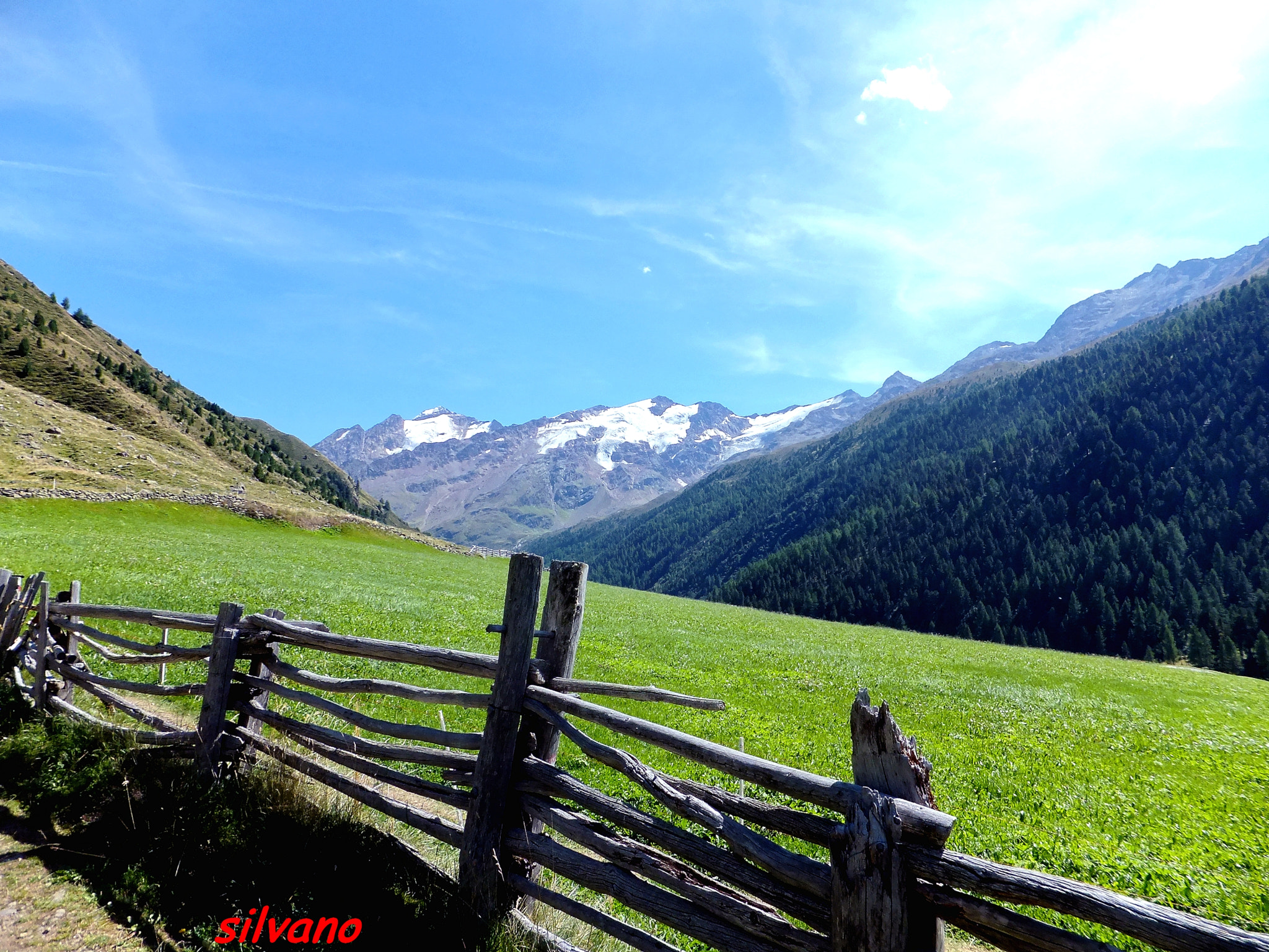 Fujifilm FinePix F550EXR sample photo. Vallelunga e palla bianca photography