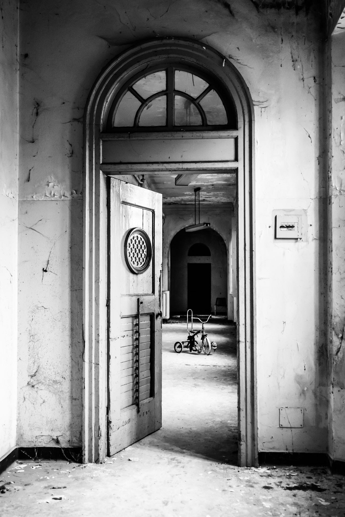 Sony a7S II + Sony Vario Tessar T* FE 24-70mm F4 ZA OSS sample photo. Voghera ex psychiatric hospital photography