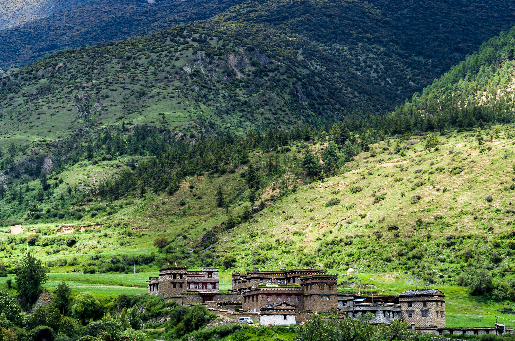 smc PENTAX-DA L 55-300mm F4-5.8 ED sample photo. Mountain village photography