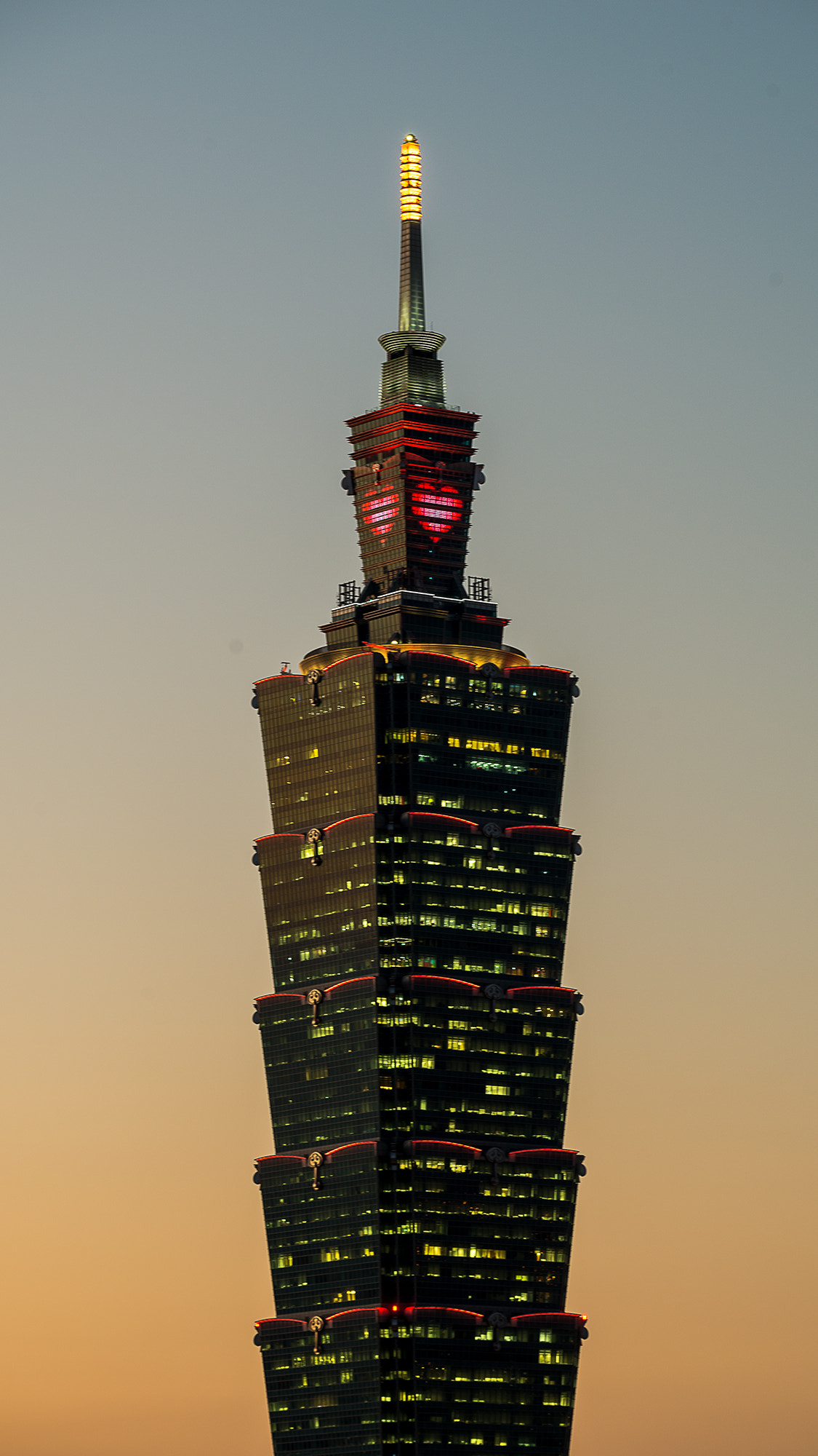 Nikon AF-S Nikkor 70-200mm F4G ED VR sample photo. Valentine's taipei 101 photography