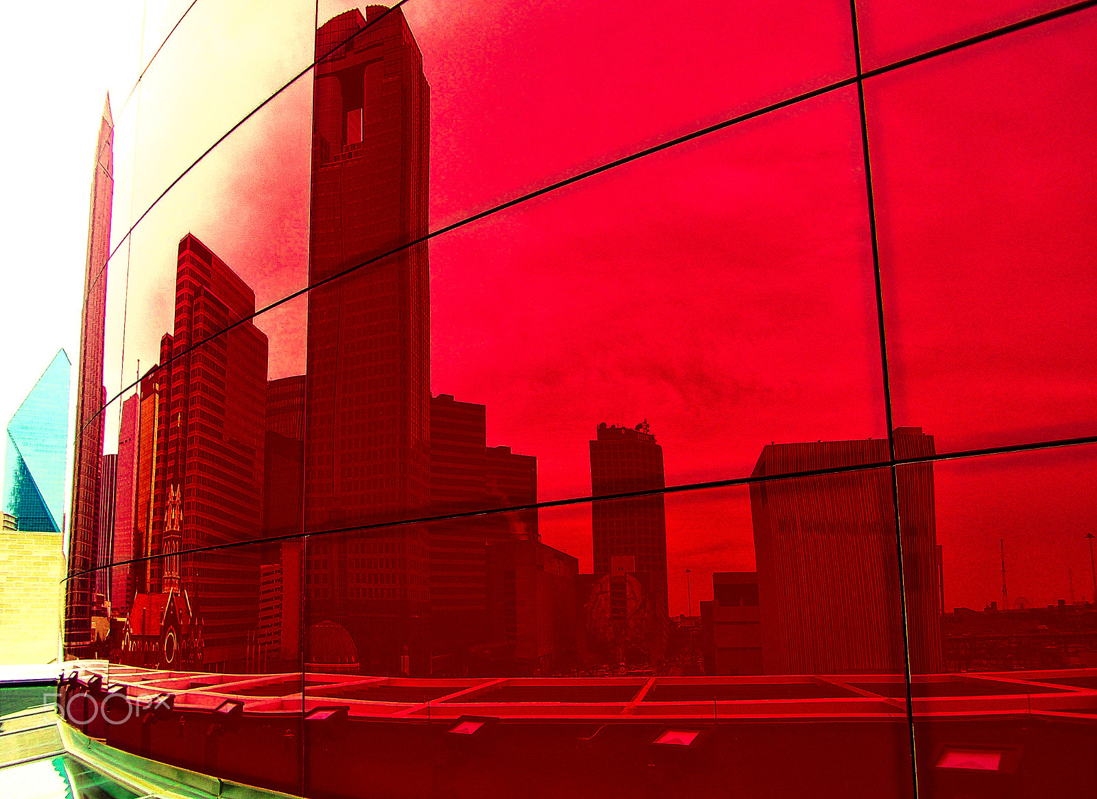 KONICA MINOLTA DiMAGE A200 sample photo. Red glass reflections photography