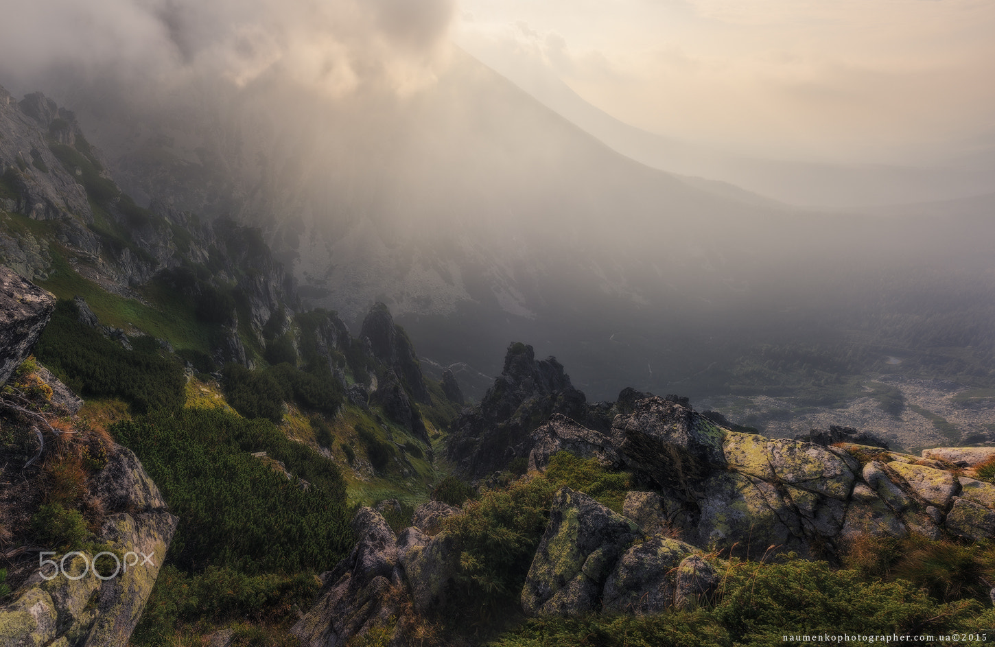 Sony a7R + Sony FE 28mm F2 sample photo. Slovakia. high tatras. morning on the mountain predne solisko photography