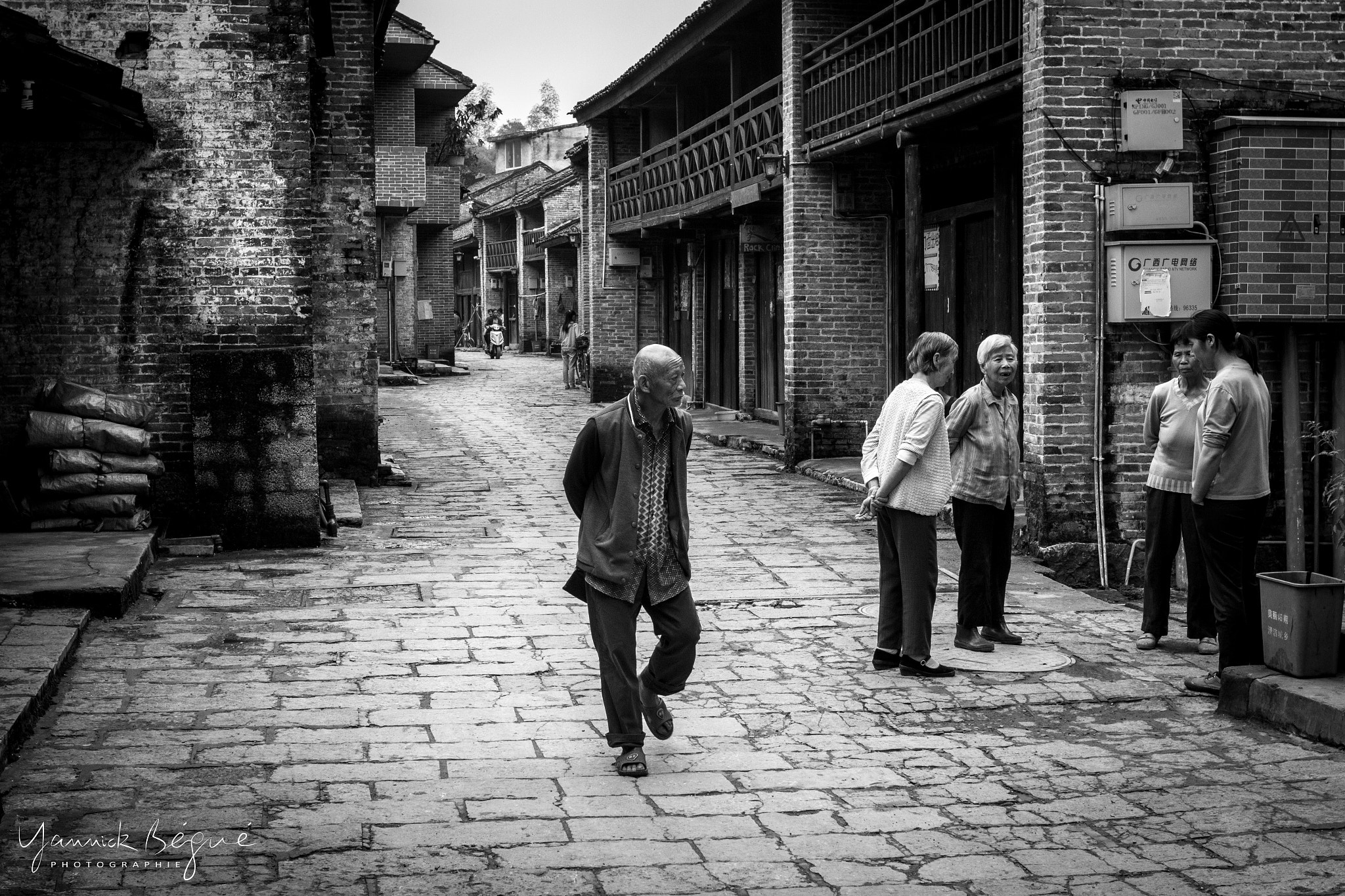 Canon EF 16-35mm F2.8L II USM sample photo. Chinese men photography
