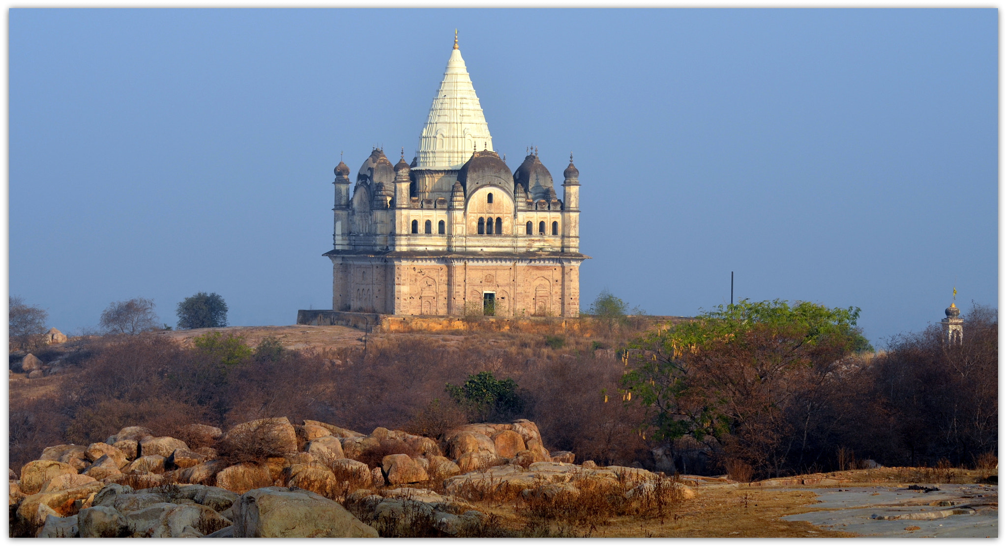 Nikon AF Nikkor 70-300mm F4-5.6G sample photo. Sonagiri jain temple photography