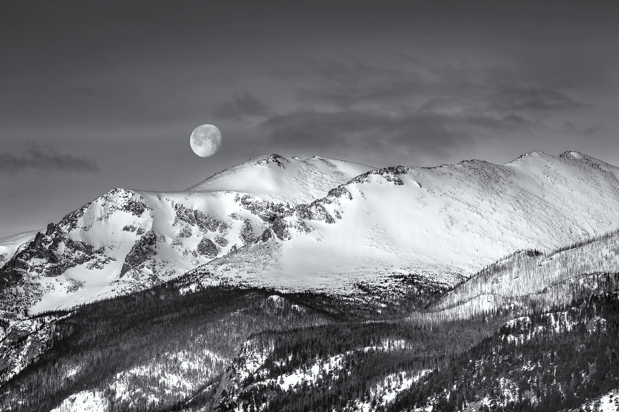 Canon EOS 5D Mark IV sample photo. Moonset on stone's peak (bw) photography