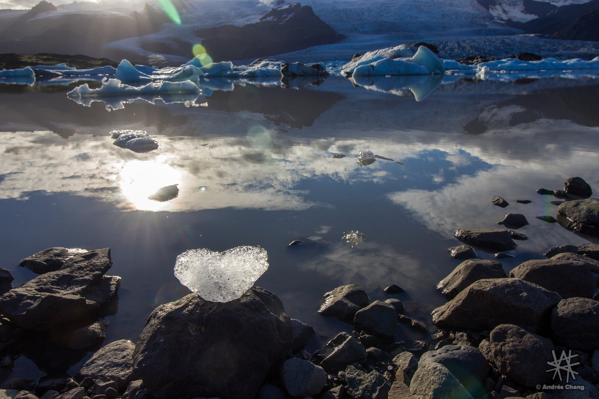Canon EOS 1200D (EOS Rebel T5 / EOS Kiss X70 / EOS Hi) sample photo. Love is in the ice photography