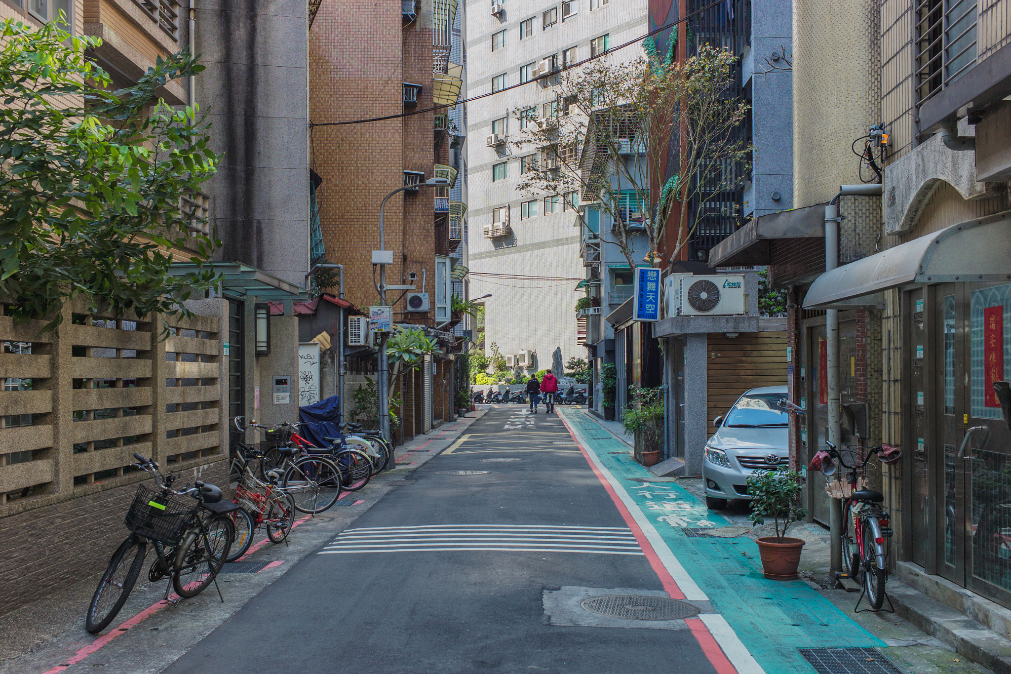 Leica Summicron-M 35mm F2 ASPH sample photo. Side streets of taipei photography