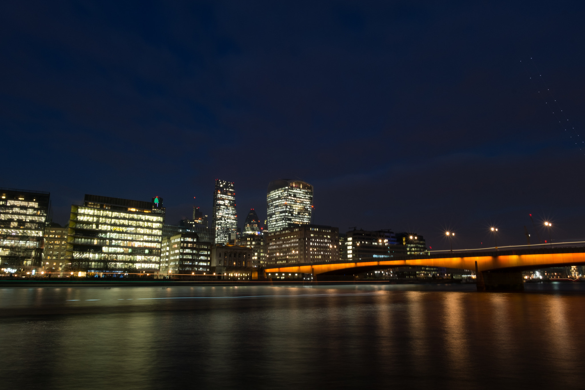 Fujifilm X-M1 + Fujifilm XC 16-50mm F3.5-5.6 OIS II sample photo. Busy thames photography