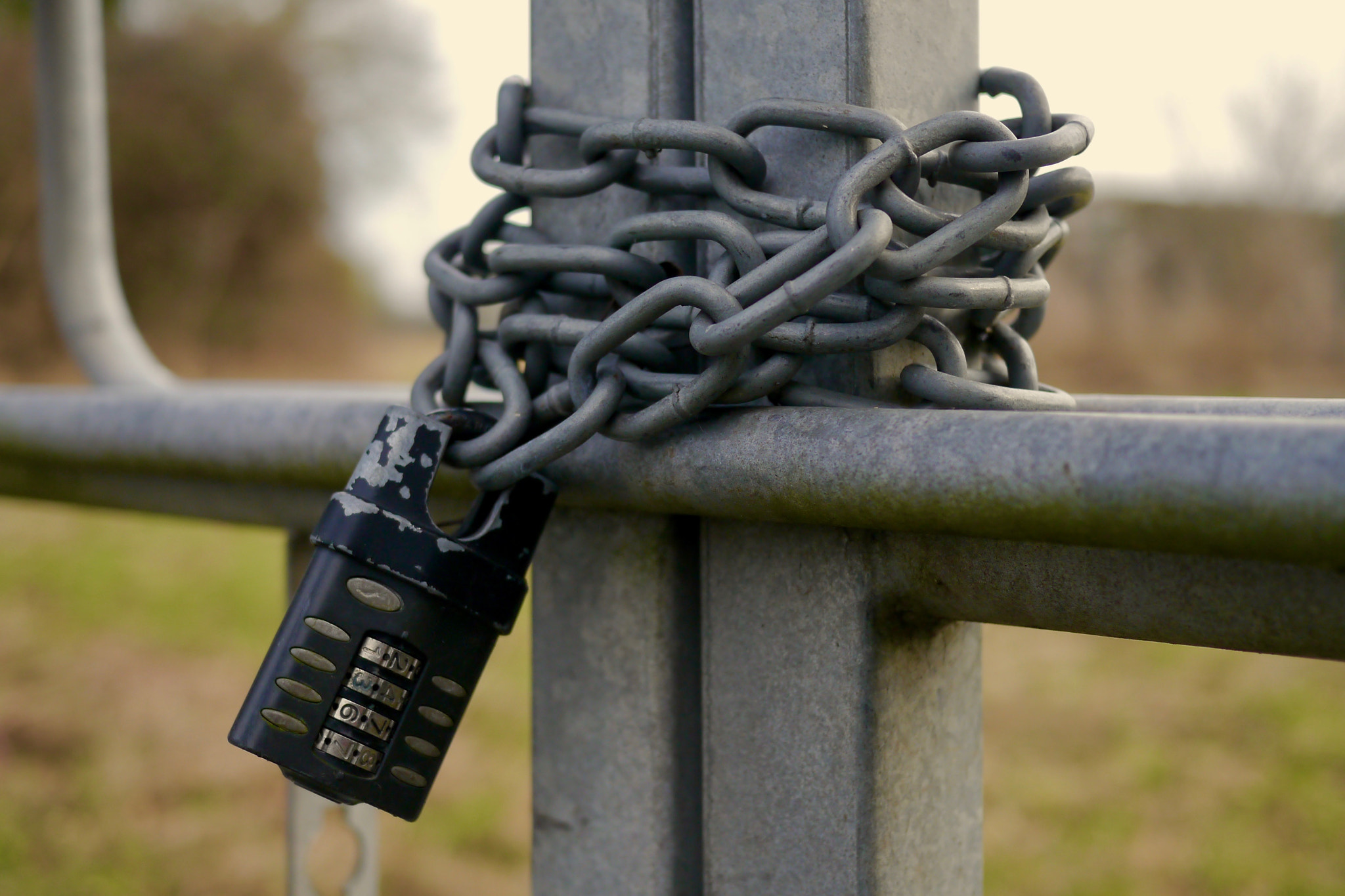 Panasonic Lumix DMC-GX1 + LUMIX G 20/F1.7 II sample photo. Padlock on gate photography