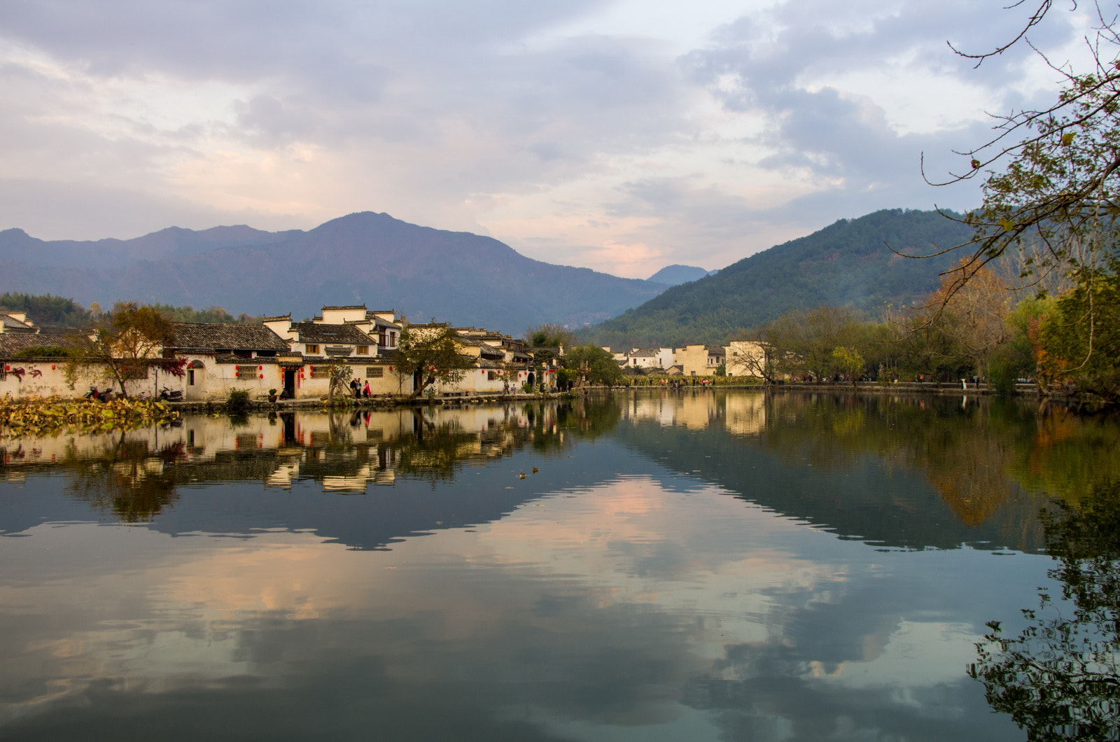 Pentax smc DA 18-55mm F3.5-5.6 AL WR sample photo. Hongcun village in china photography