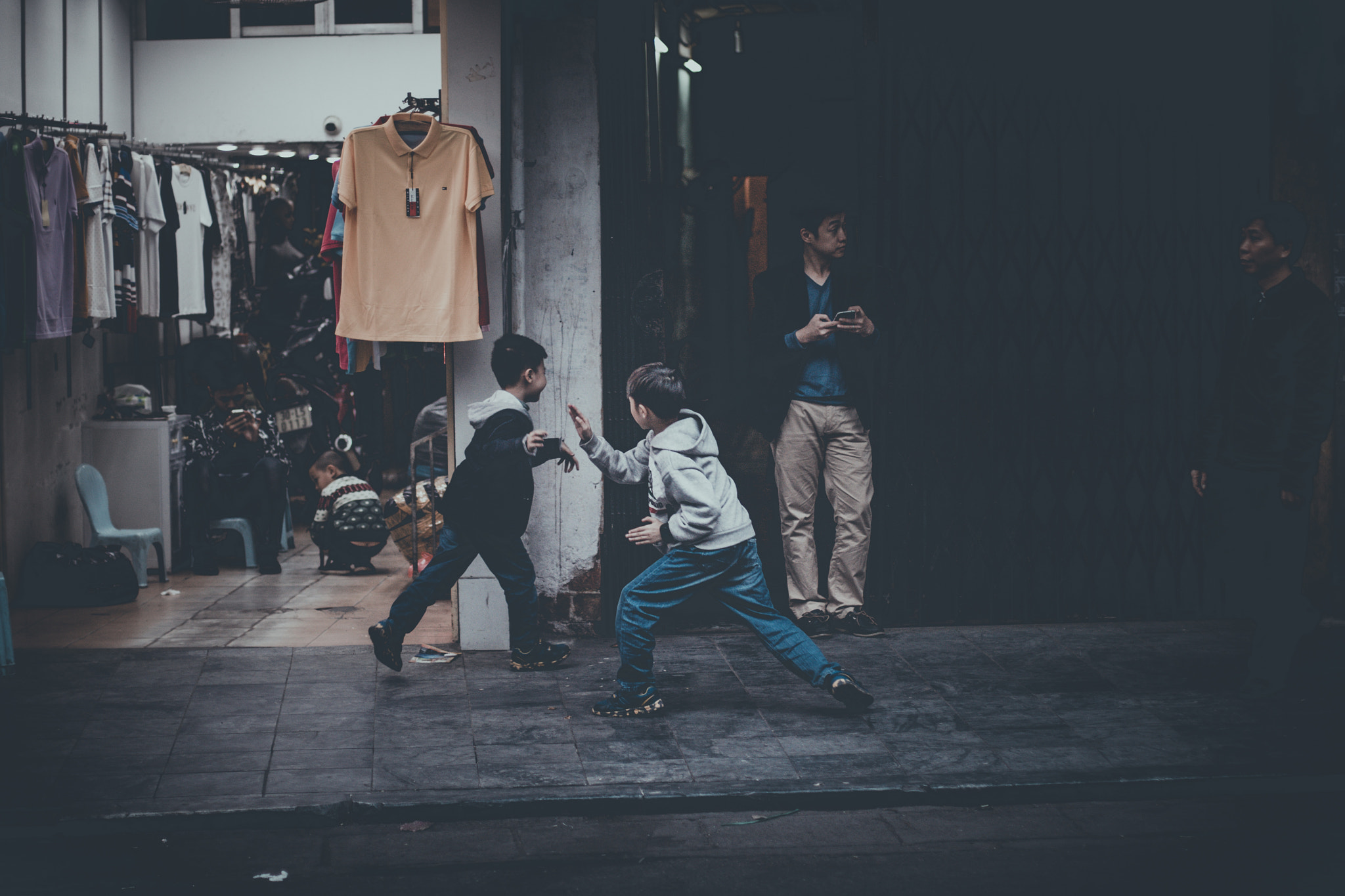 Canon EOS 750D (EOS Rebel T6i / EOS Kiss X8i) + Canon EF 50mm F1.4 USM sample photo. "father, brother hit me!!!" photography