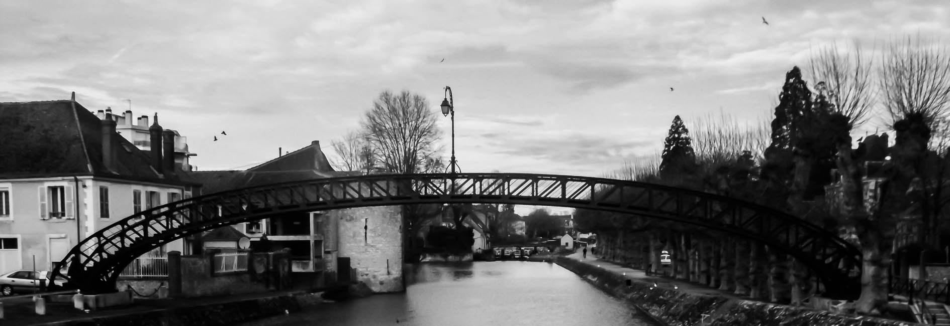 Fujifilm FinePix S4600 sample photo. Passerelle eiffel photography