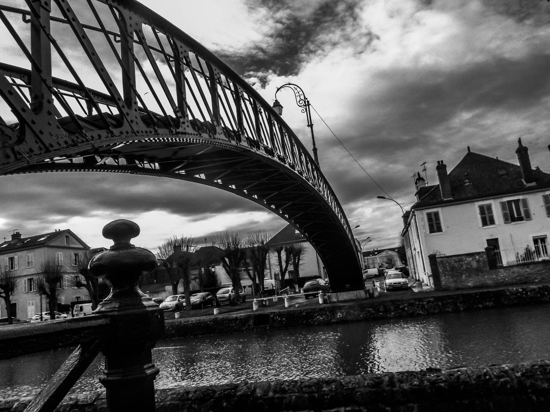 Fujifilm FinePix S4600 sample photo. Passerellle eiffel photography