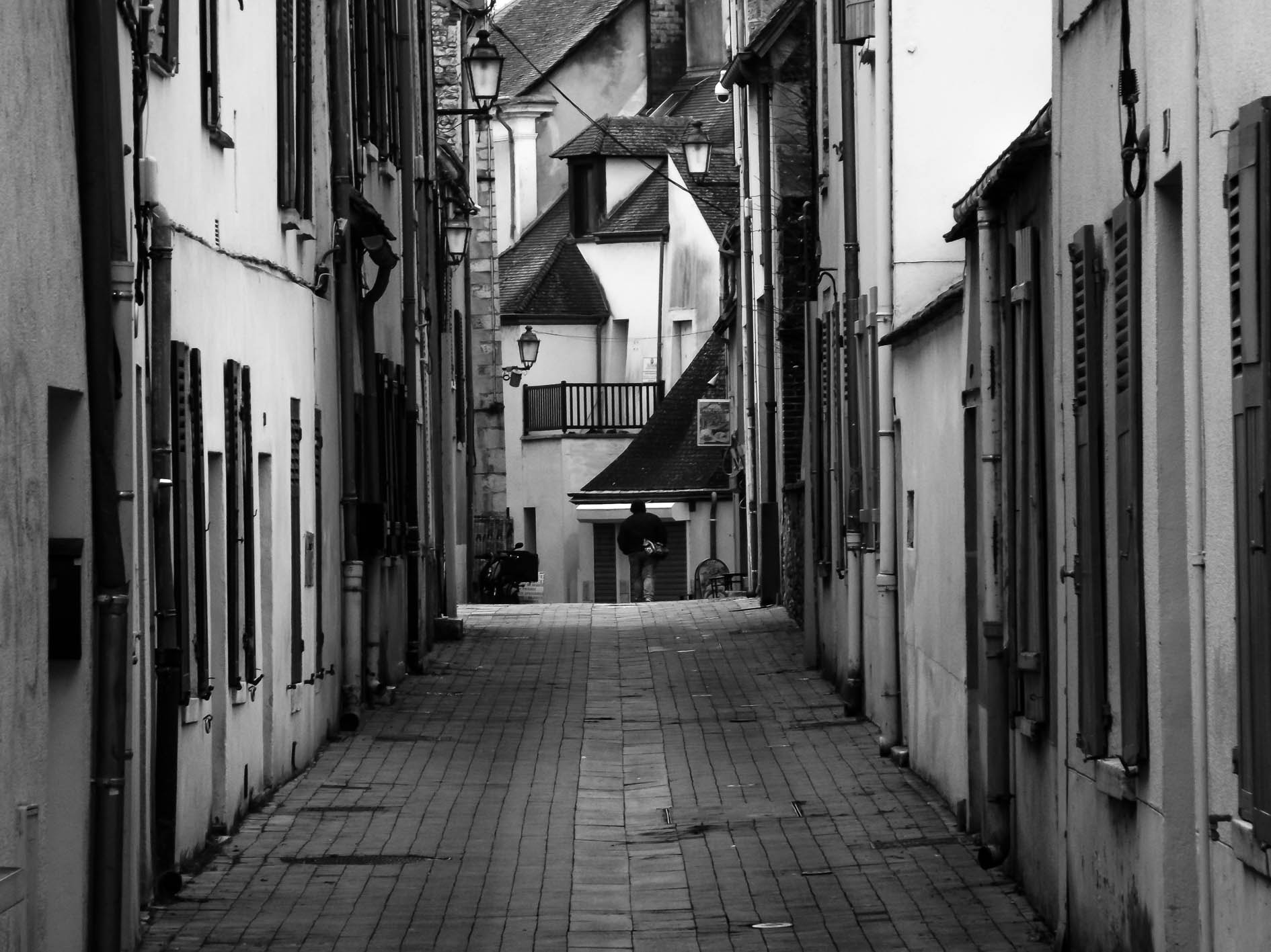 Fujifilm FinePix S4600 sample photo. Le long de la rue photography