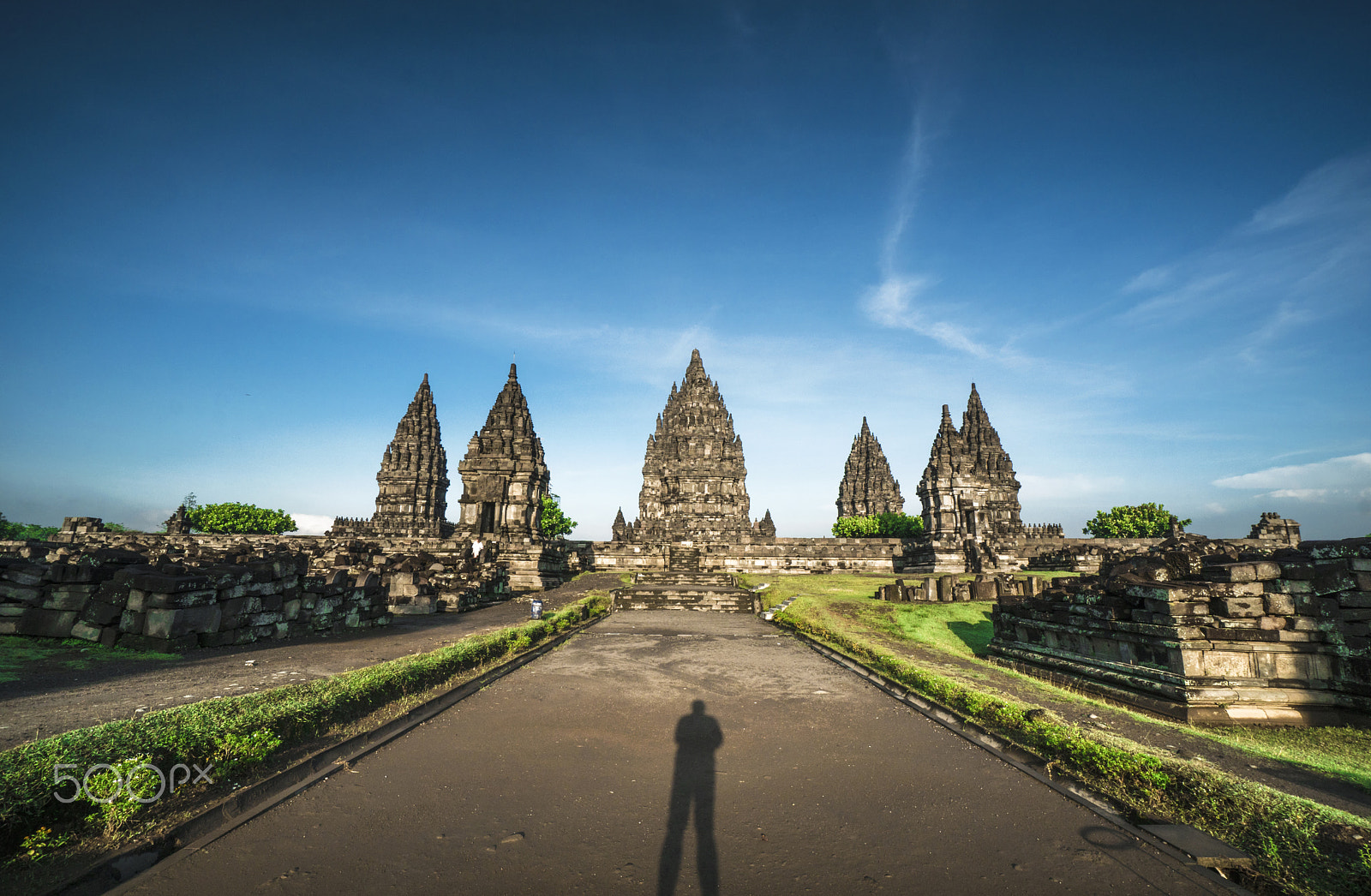 Sony a6300 + Sony E 10-18mm F4 OSS sample photo. Prambanan temple photography