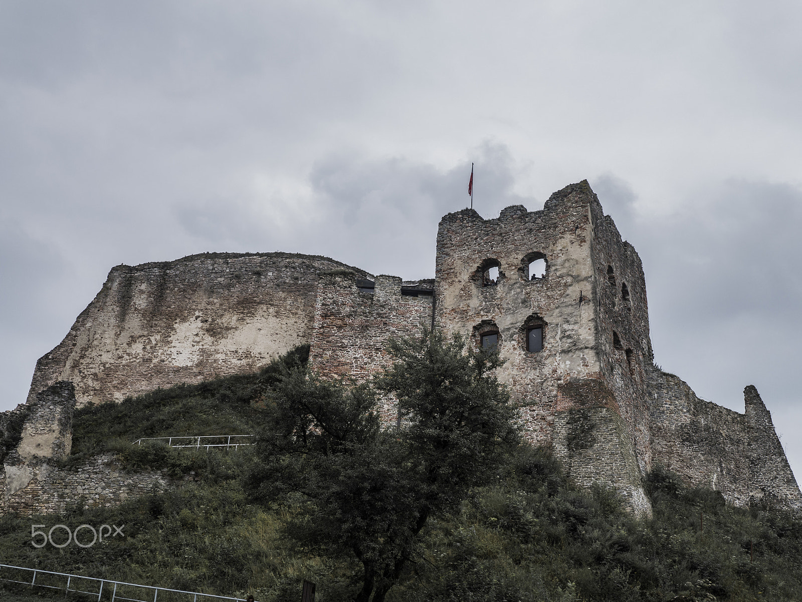 Panasonic Lumix DMC-GF6 + LUMIX G VARIO 14-42/F3.5-5.6 II sample photo. Grim castle in czorsztyn photography