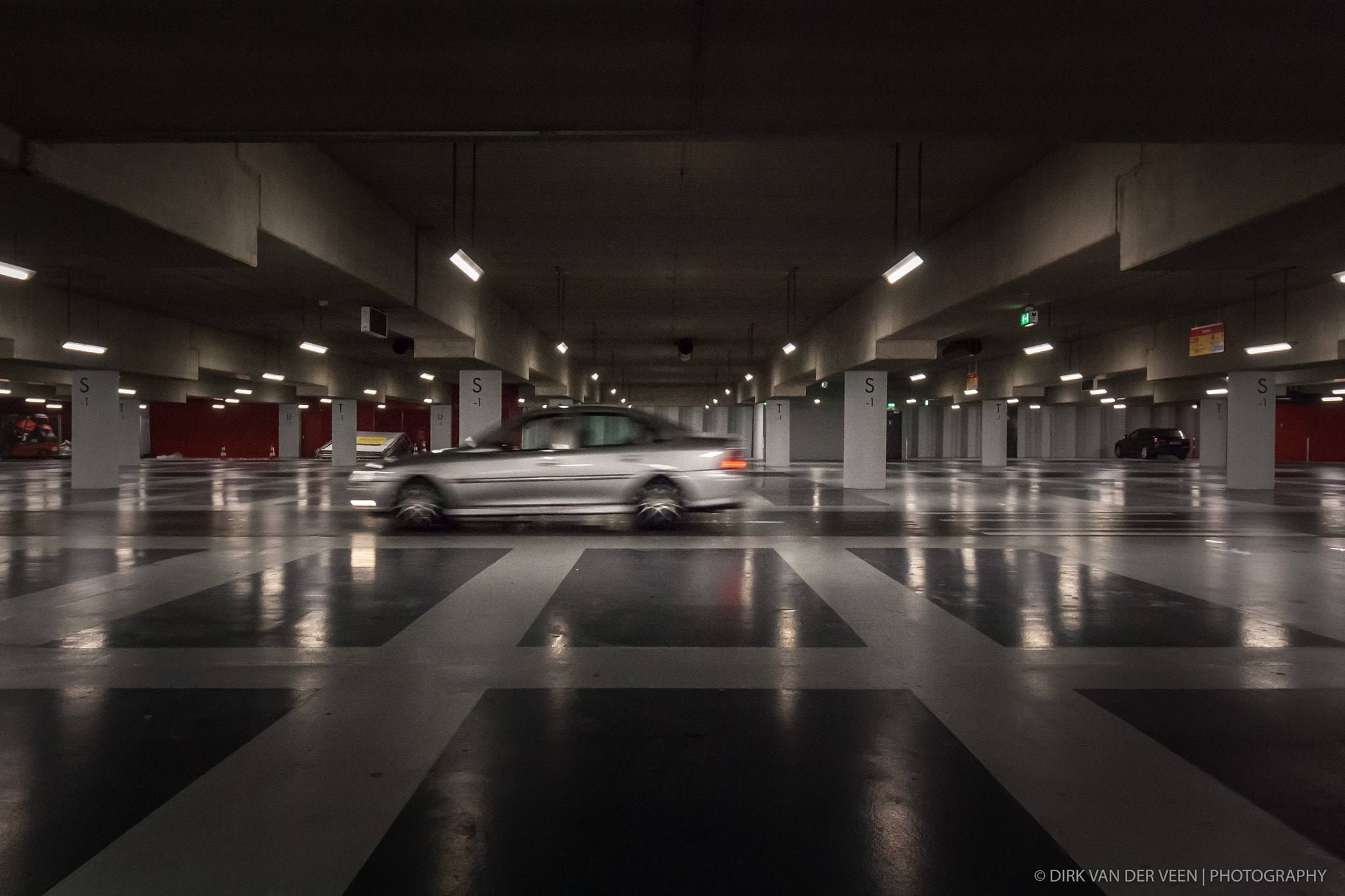 Canon EF 16-35mm F4L IS USM sample photo. "in a hurry...?" photography