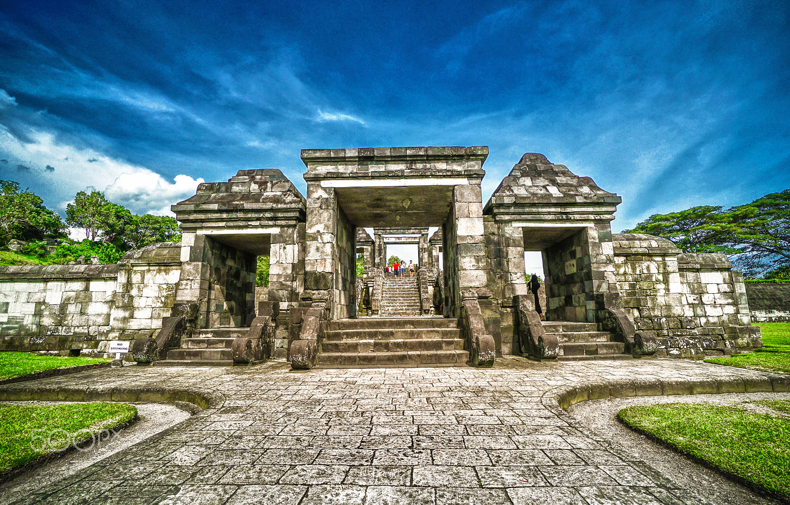 Sony a6300 + Sony E 10-18mm F4 OSS sample photo. Beautiful candi ratu boko photography