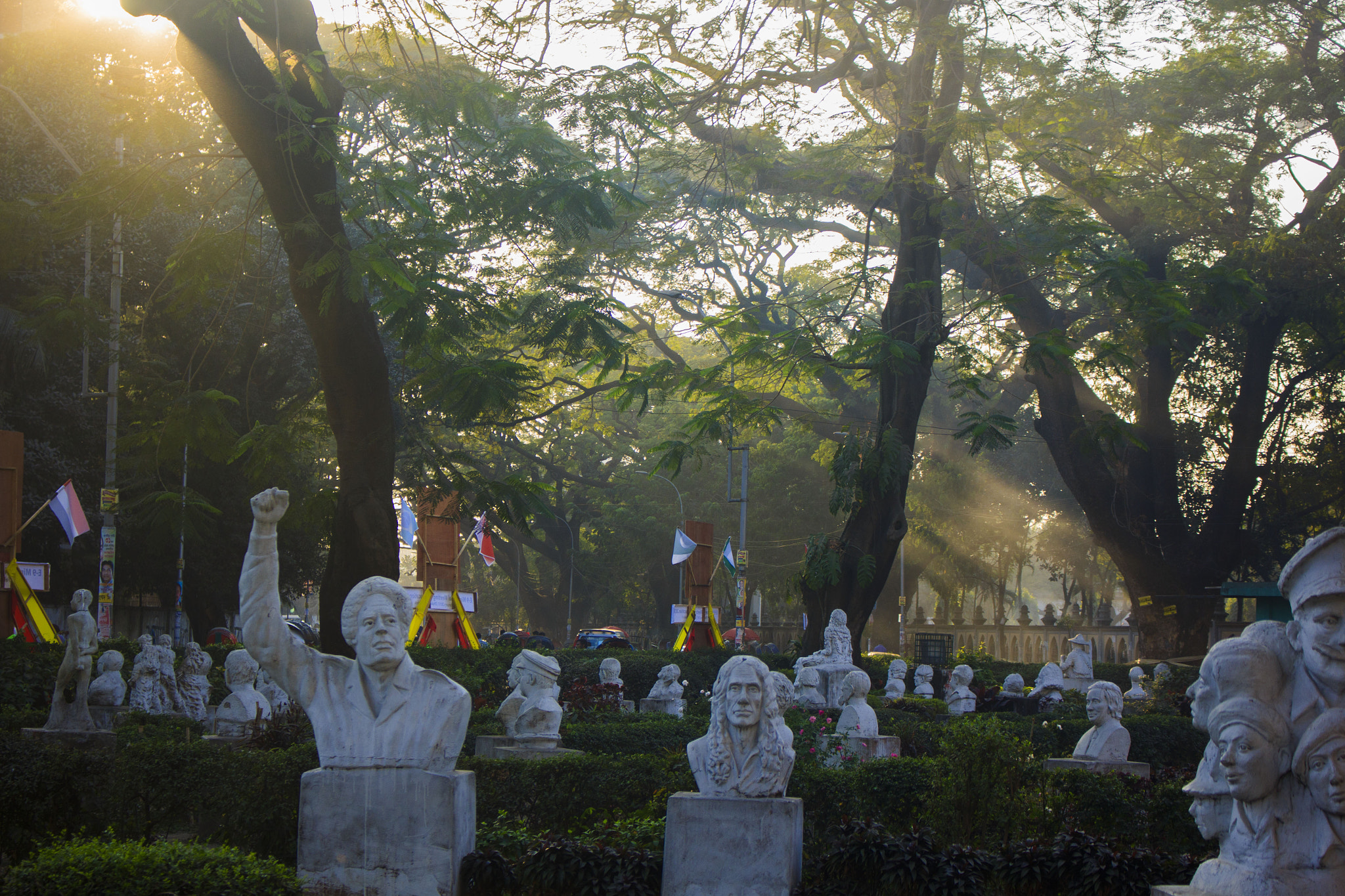 Canon EOS 60D sample photo. Sun ray & sculpture photography