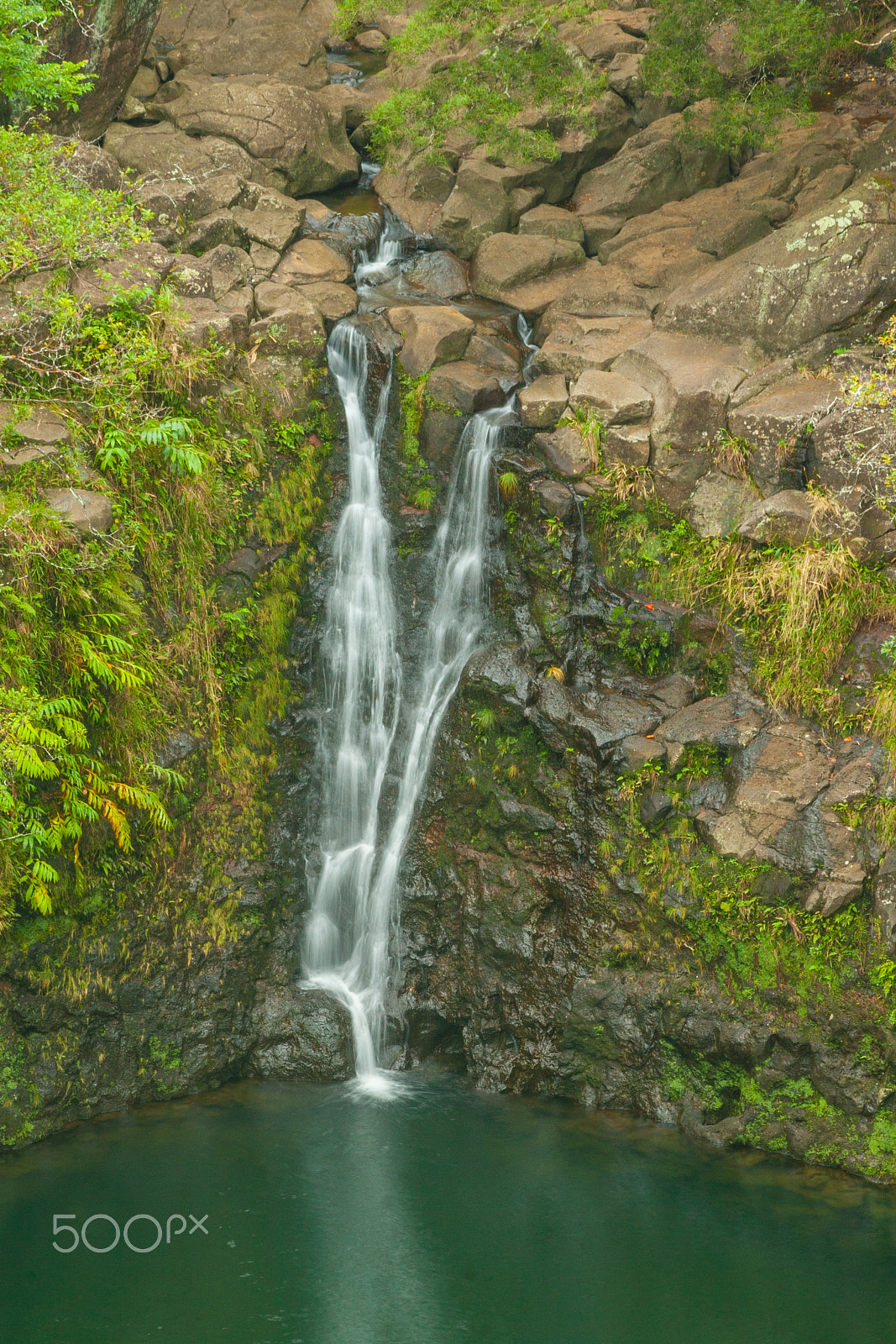 Canon EOS 30D + Canon EF 75-300mm F4.0-5.6 IS USM sample photo. Maui waterfall photography