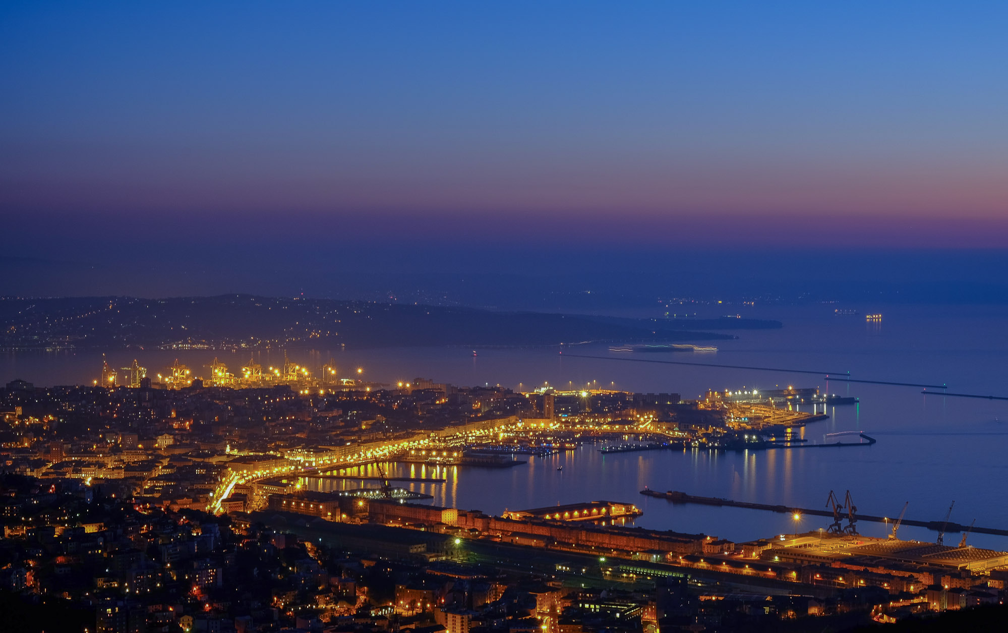 Fujifilm X-E2S sample photo. Trieste by night photography