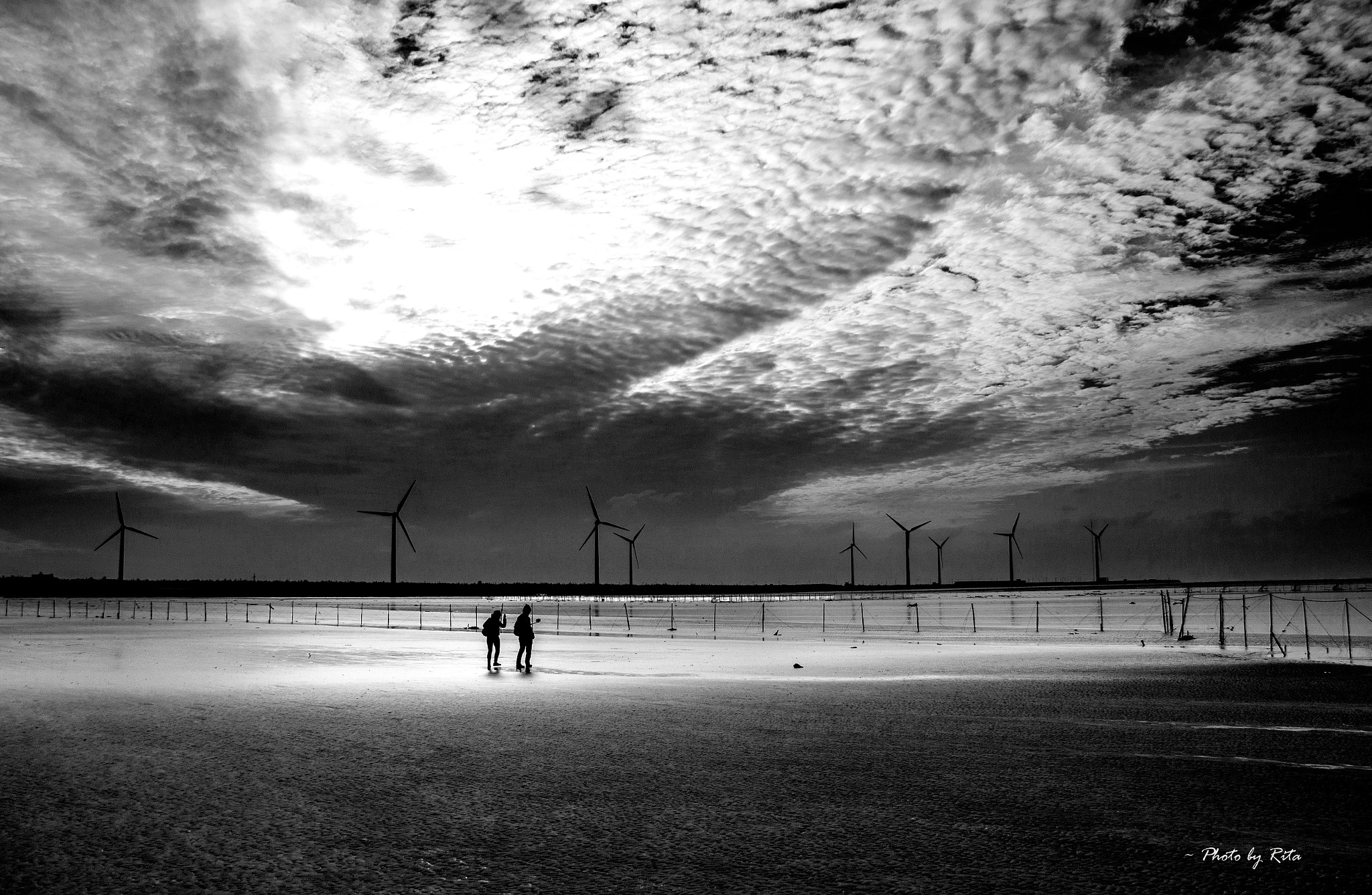 Canon EF-S 18-200mm F3.5-5.6 IS sample photo. Beach, windmill and the memory photography