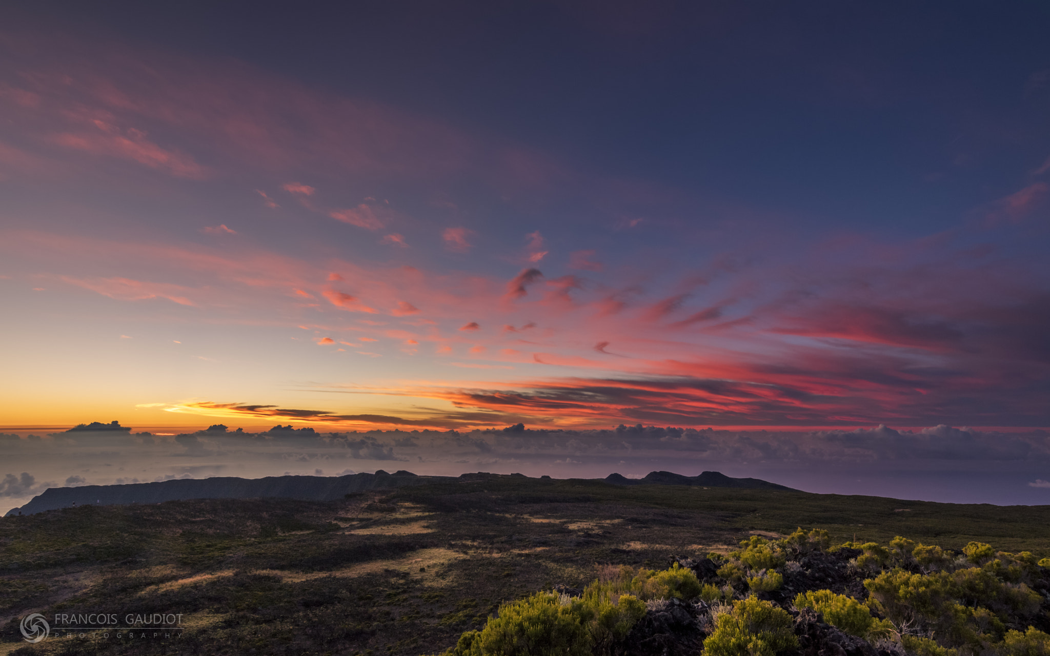 Canon EOS 750D (EOS Rebel T6i / EOS Kiss X8i) sample photo. Sunrise over puys raymond photography