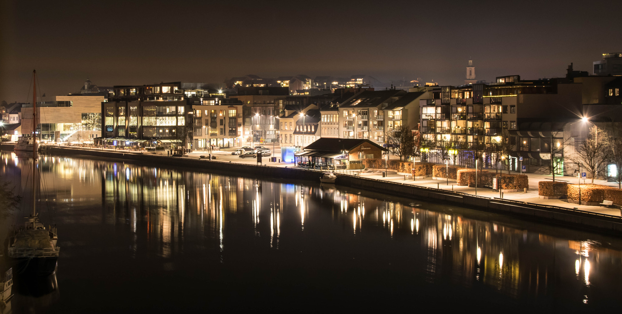 Sigma 28-300mm F3.5-6.3 DG Macro sample photo. Night boardwalk photography
