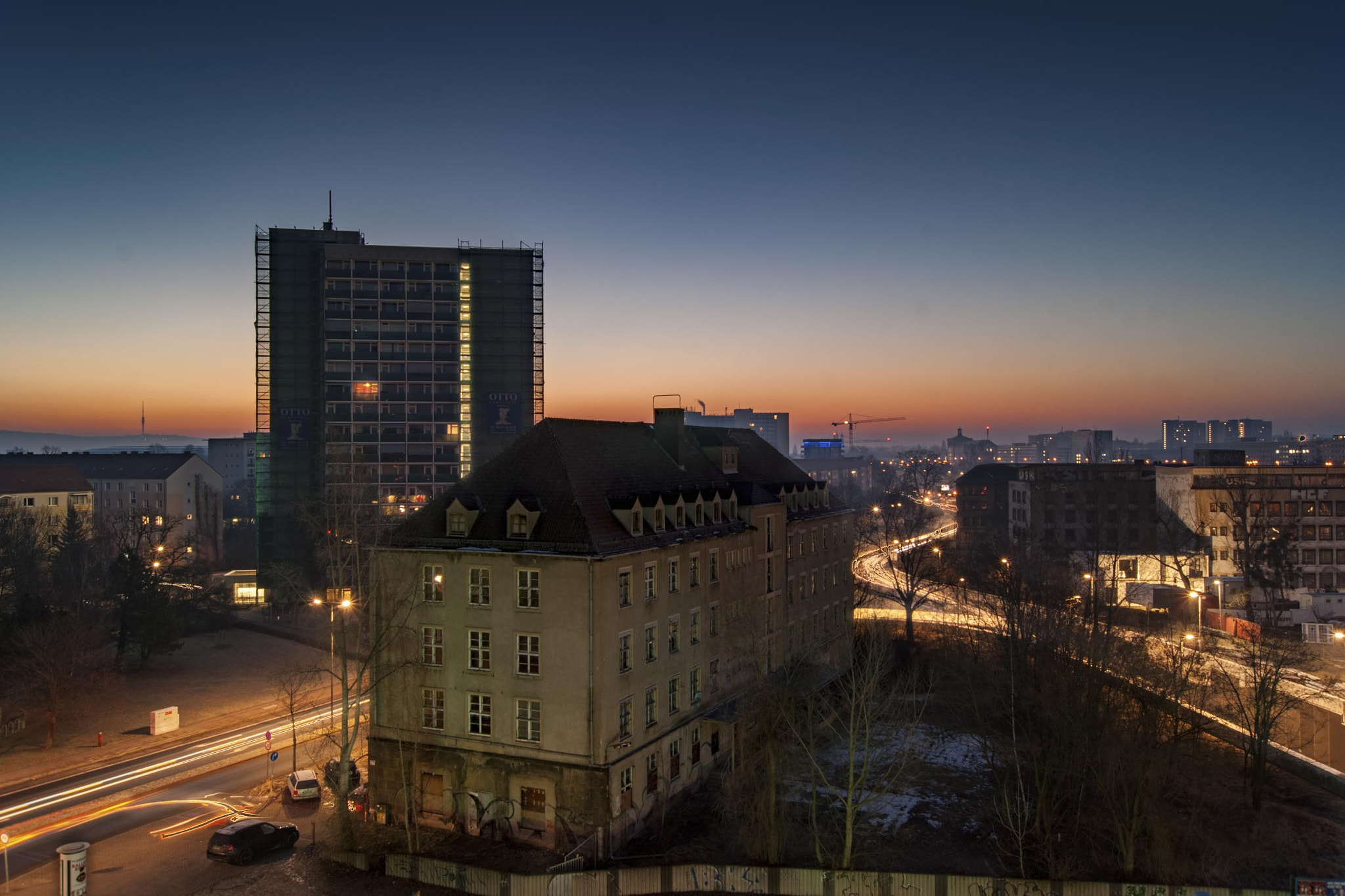 Sony Alpha DSLR-A350 + Sony DT 18-55mm F3.5-5.6 SAM sample photo. View from office desk ;-) photography