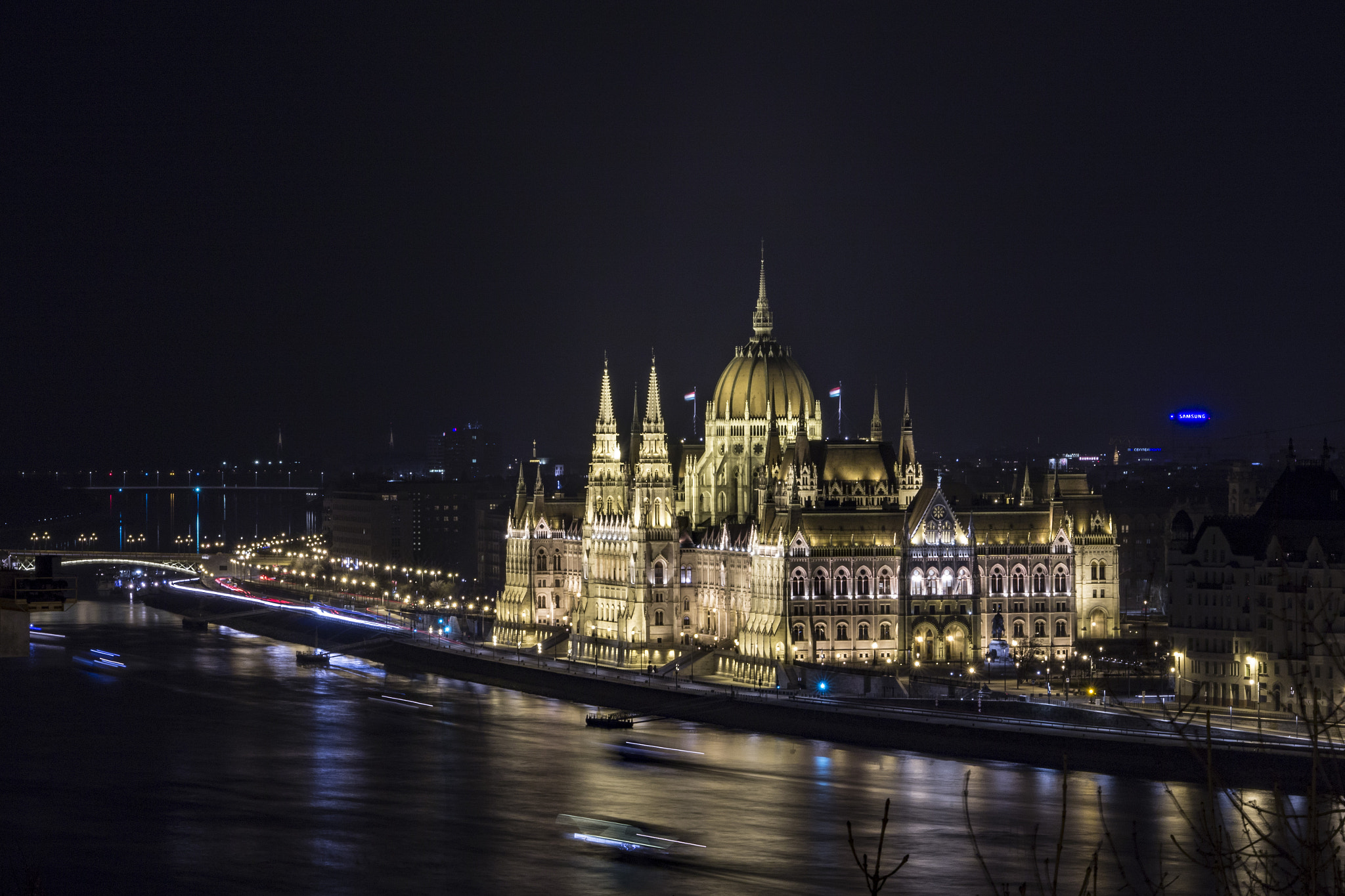 Canon EOS 1200D (EOS Rebel T5 / EOS Kiss X70 / EOS Hi) sample photo. The parliament photography