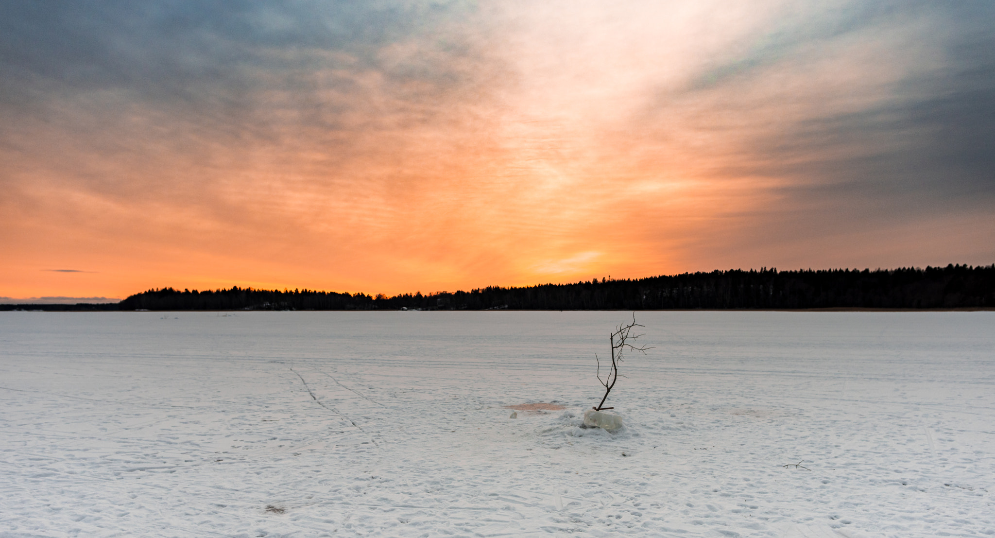 Nikon AF-S Nikkor 24mm F1.8G ED sample photo. Middle of the lake photography