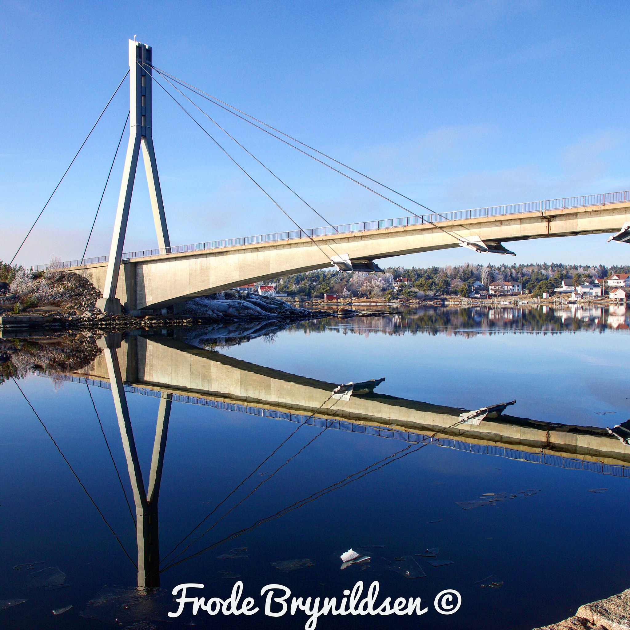 Canon EOS 7D Mark II + Sigma 17-70mm F2.8-4 DC Macro OS HSM sample photo. Beutiful wintherday today. bridge reflektion in the sea. photography