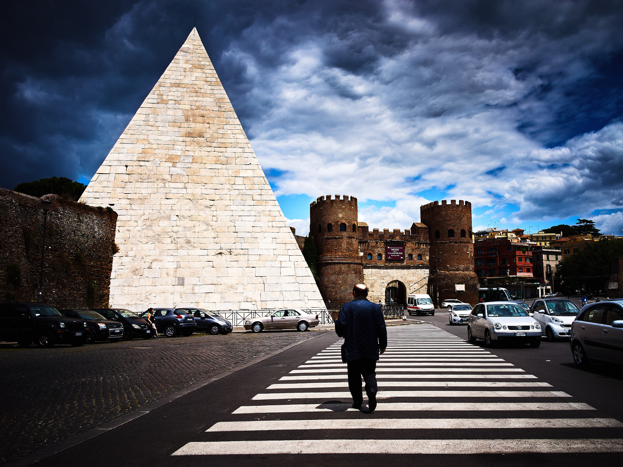 Sony FE 28mm F2 sample photo. Man and pyramide photography