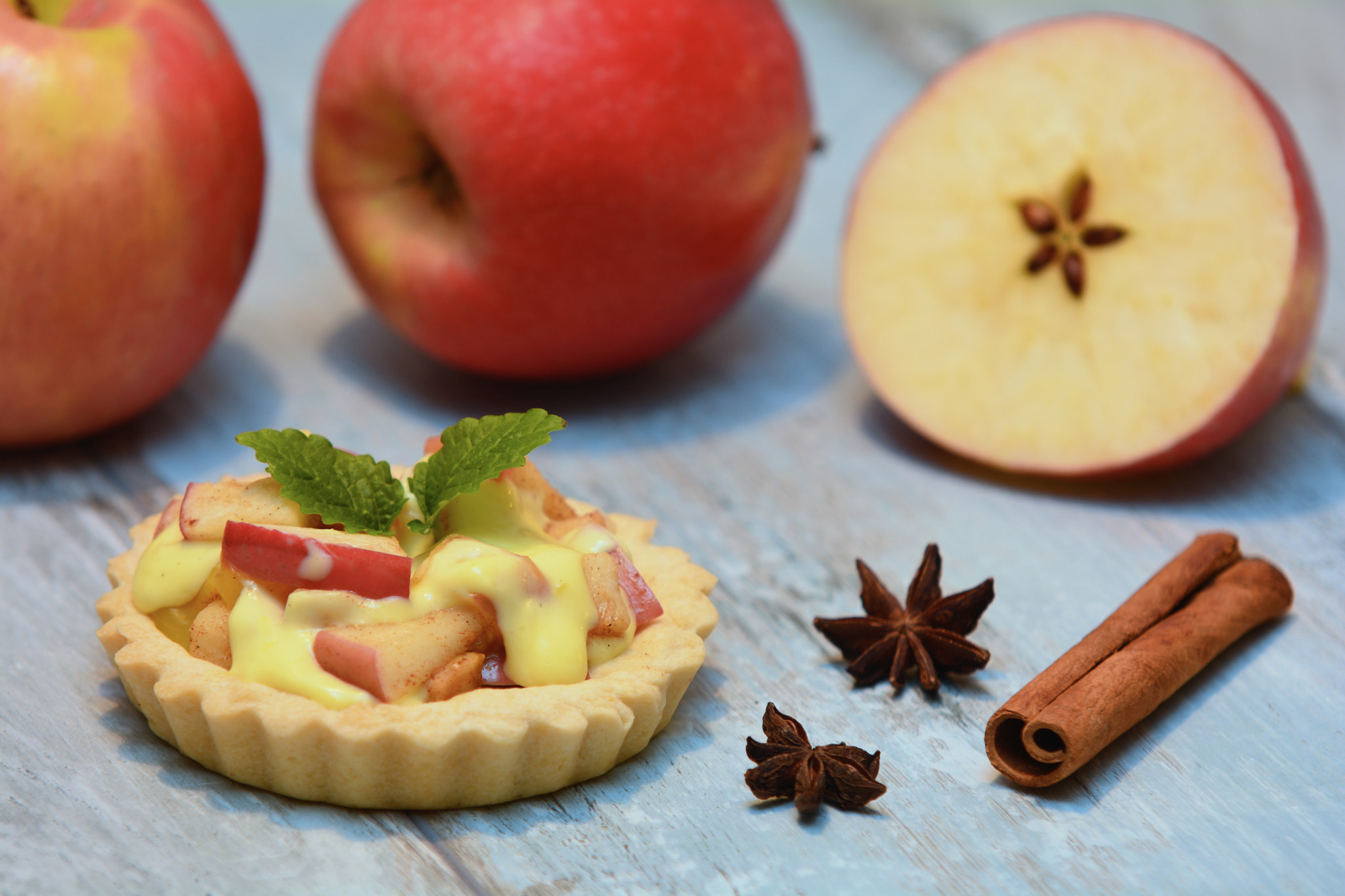 Sigma 70-200mm F2.8 EX DG Macro HSM II sample photo. Apple tartalette photography