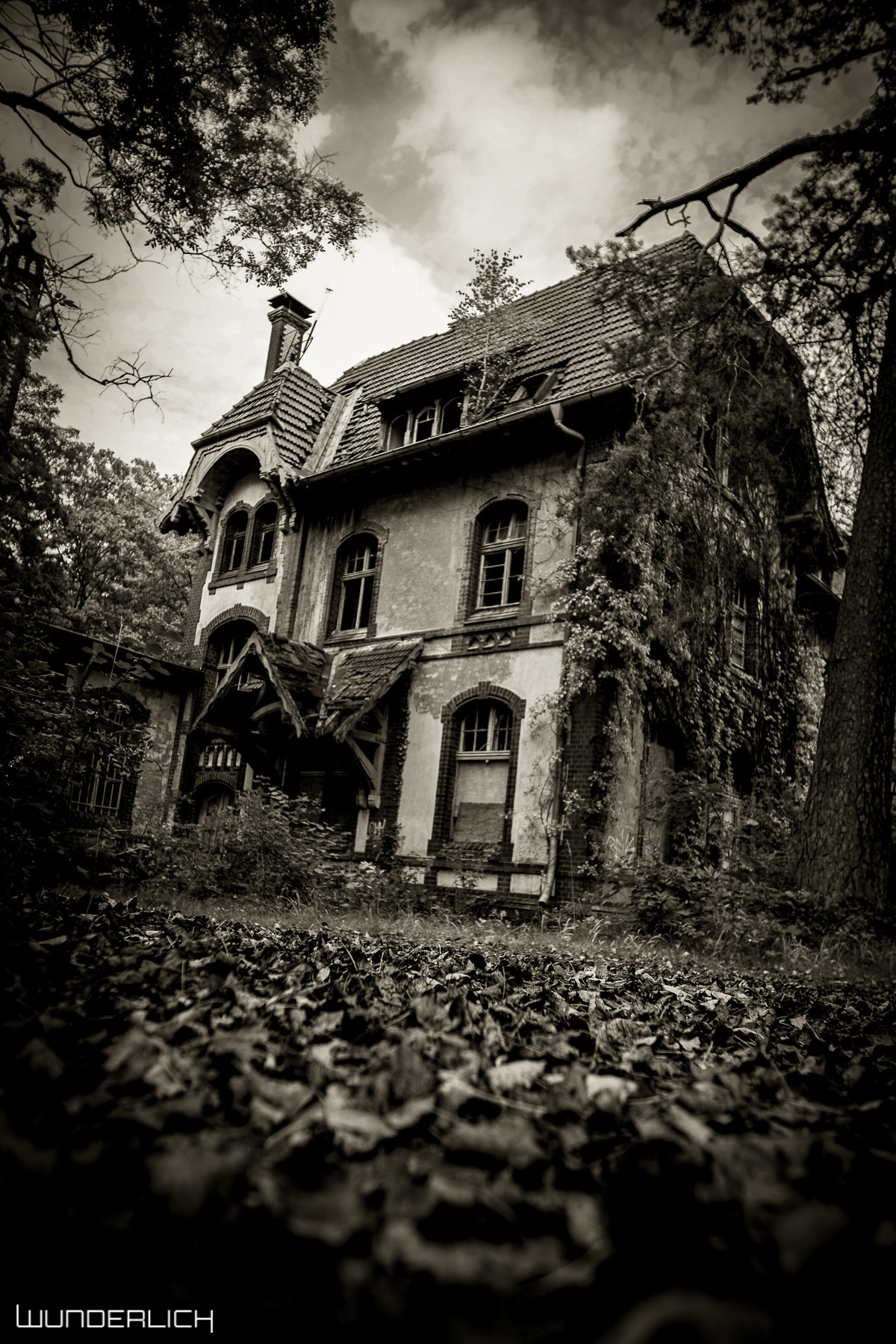 Canon EF 16-35mm F2.8L II USM sample photo. Das haus photography