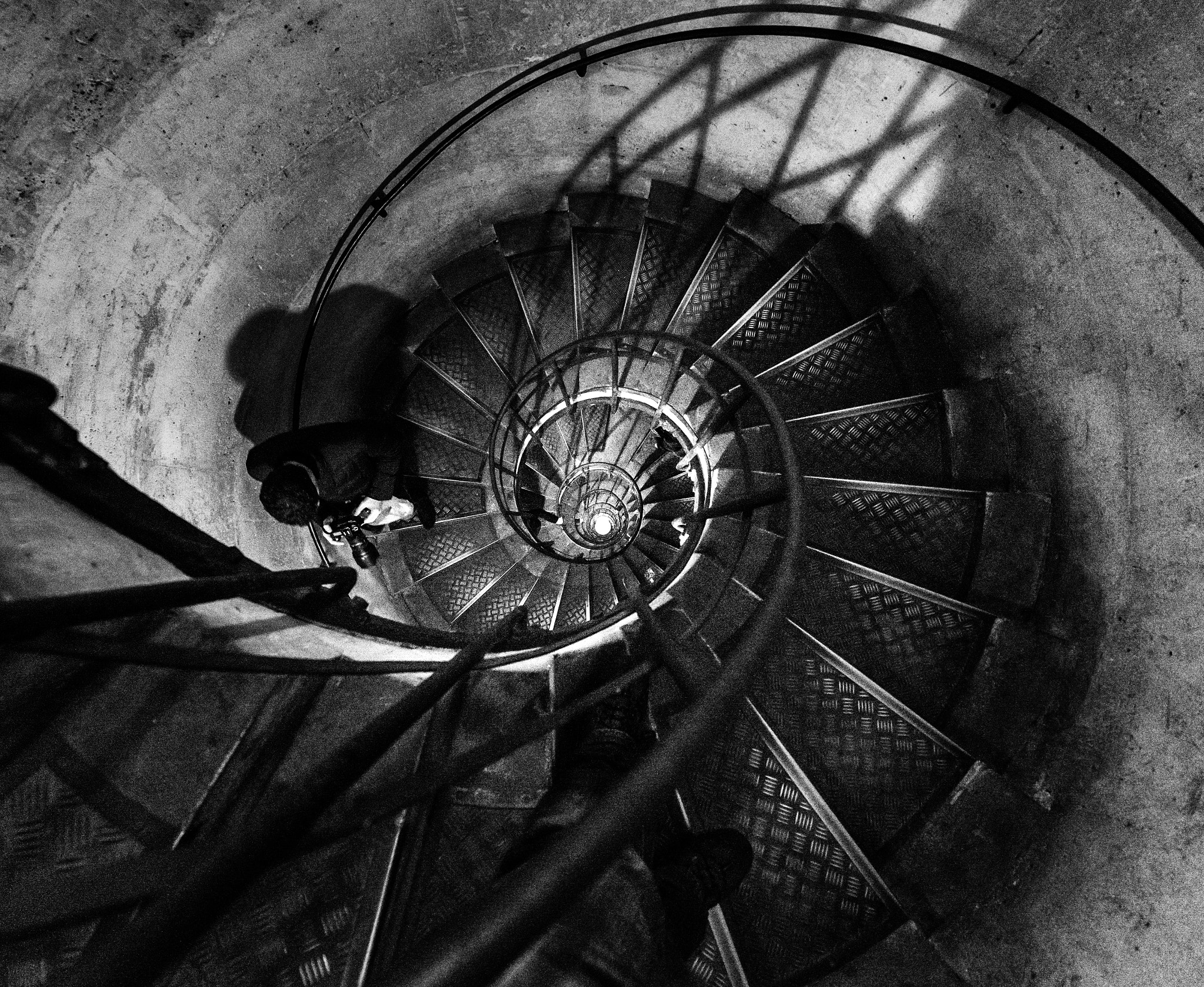 Nikon AF-S Nikkor 14-24mm F2.8G ED sample photo. Arc-de-triomphe-staircase photography