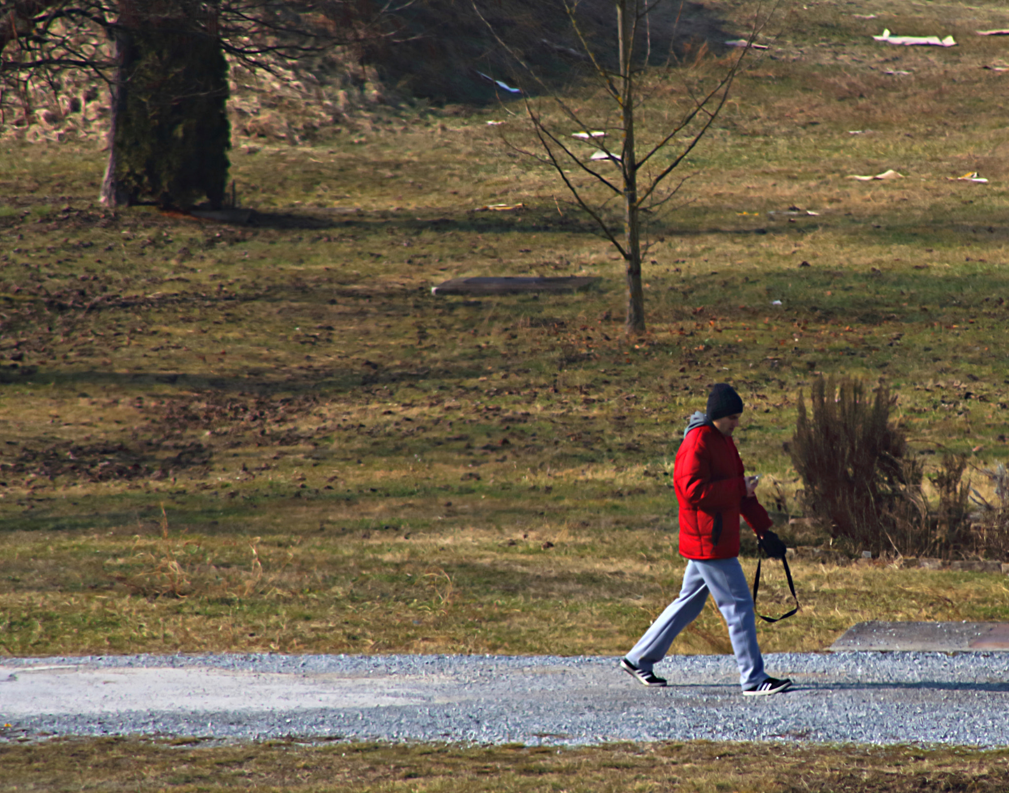 Canon EOS 700D (EOS Rebel T5i / EOS Kiss X7i) + EF75-300mm f/4-5.6 sample photo. Walking man photography