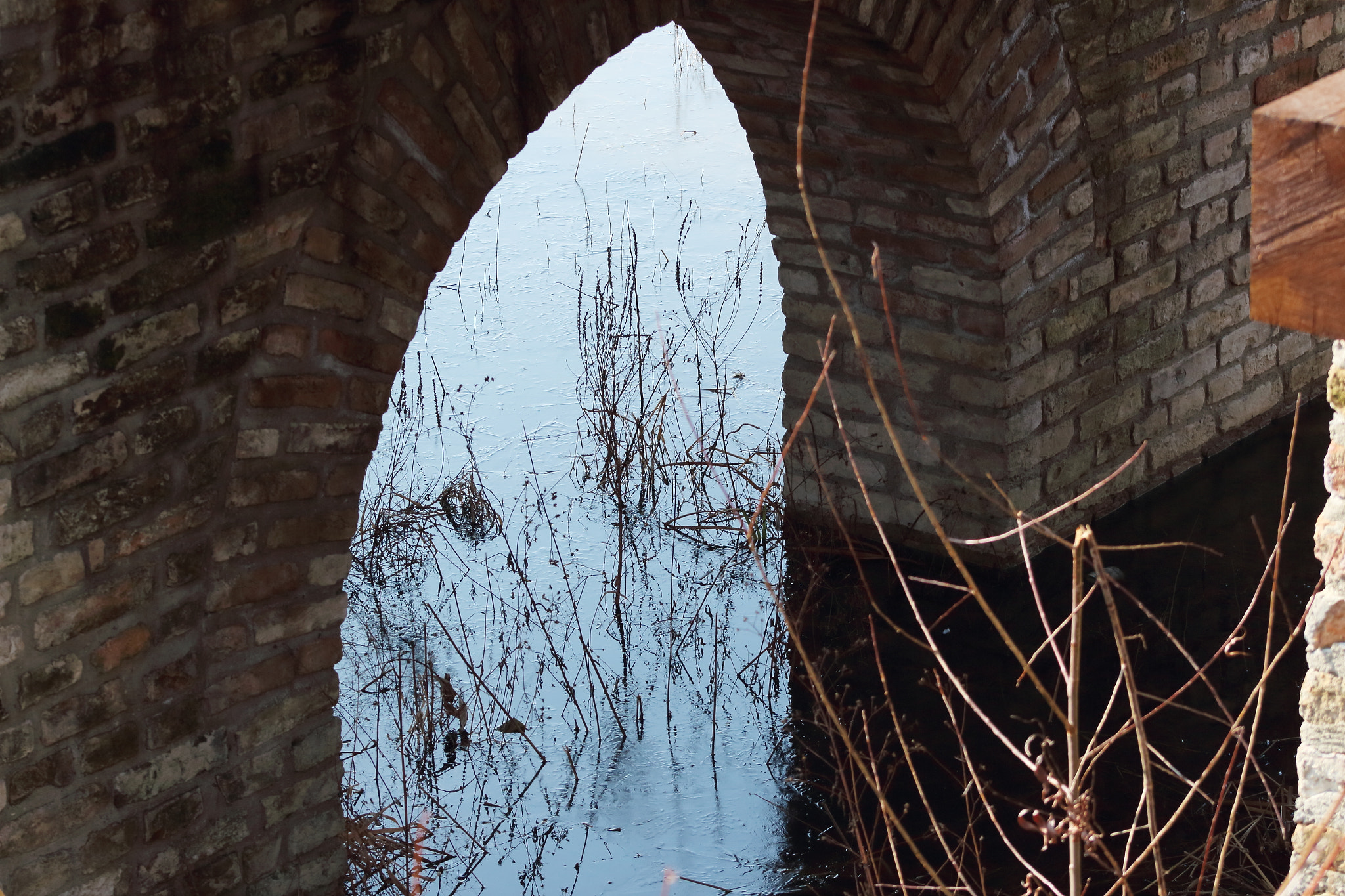 Canon EOS 700D (EOS Rebel T5i / EOS Kiss X7i) + EF75-300mm f/4-5.6 sample photo. Bridge over frozen water photography